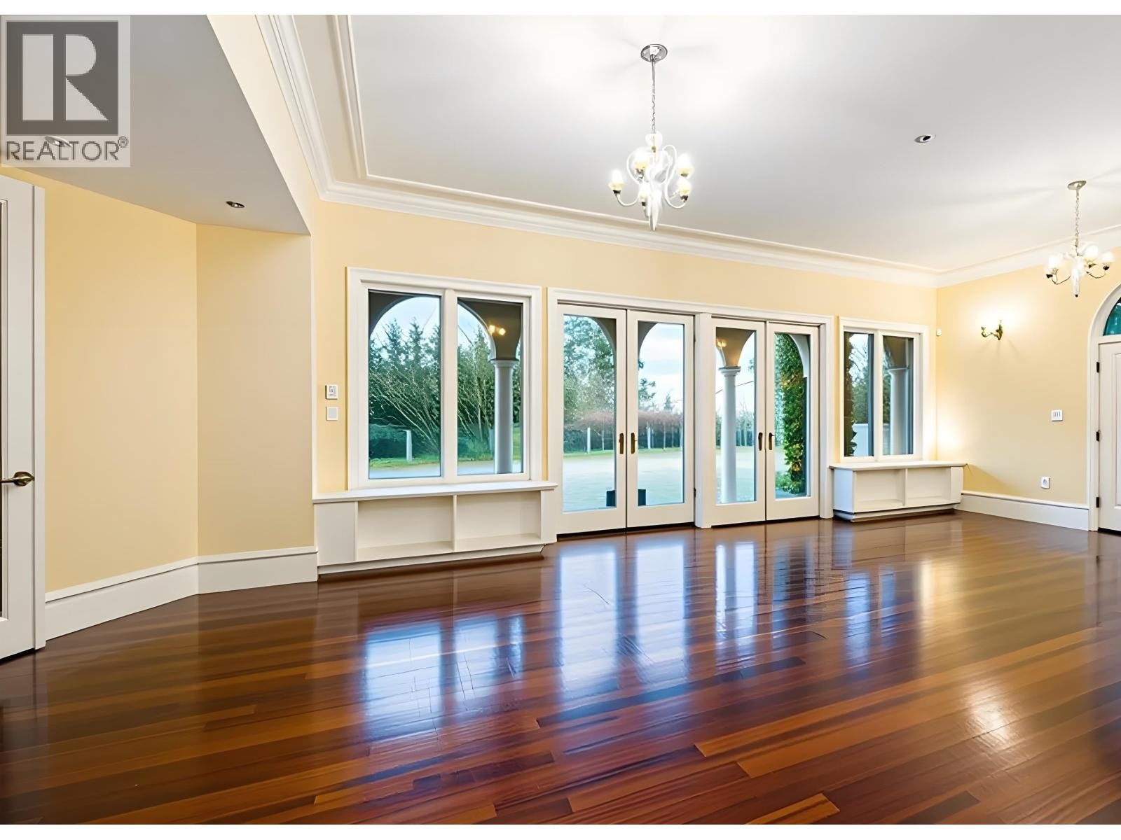 












6220 SUMMIT AVENUE

,
West Vancouver,




British Columbia
V7W1Y2

