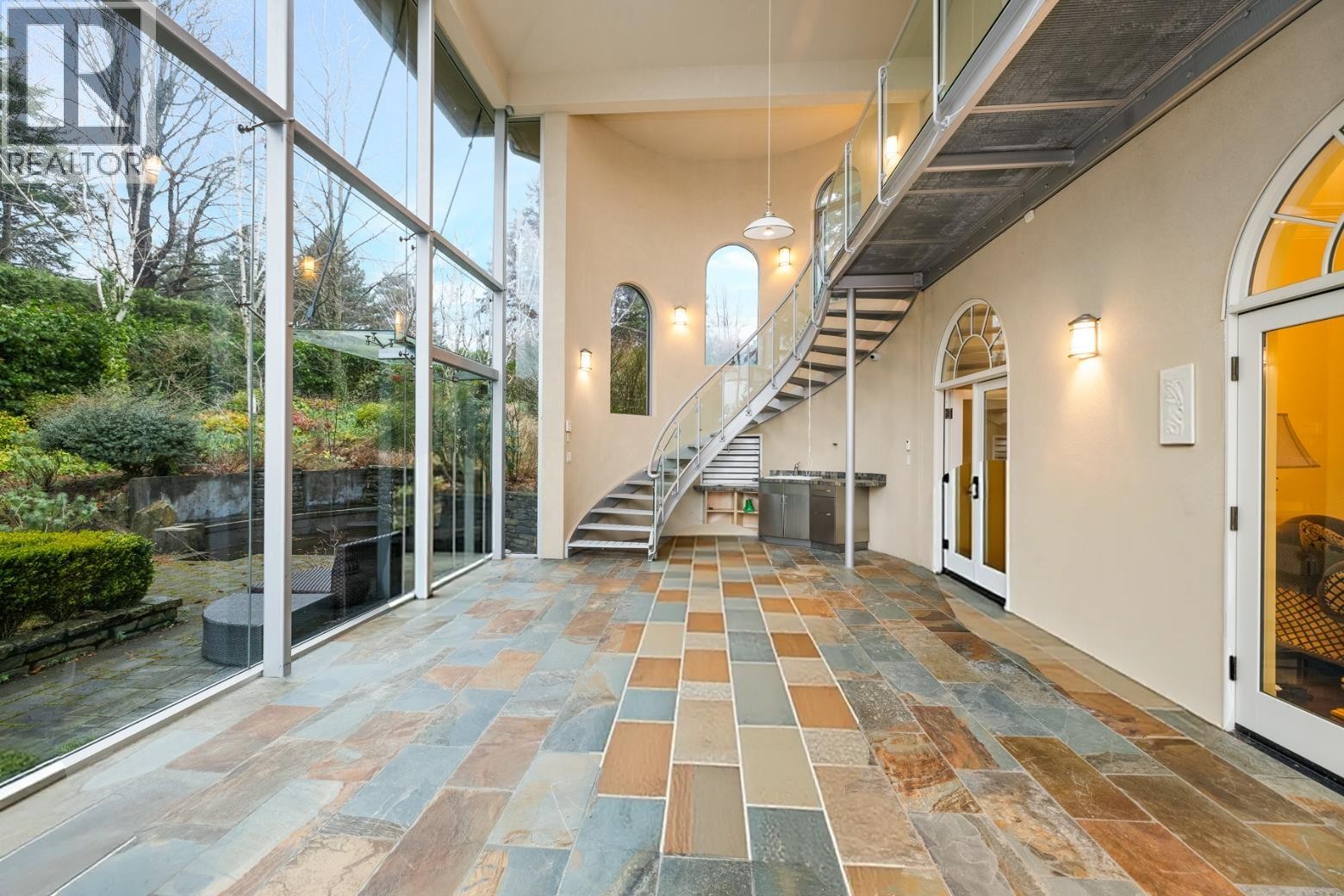 












6220 SUMMIT AVENUE

,
West Vancouver,




British Columbia
V7W1Y2

