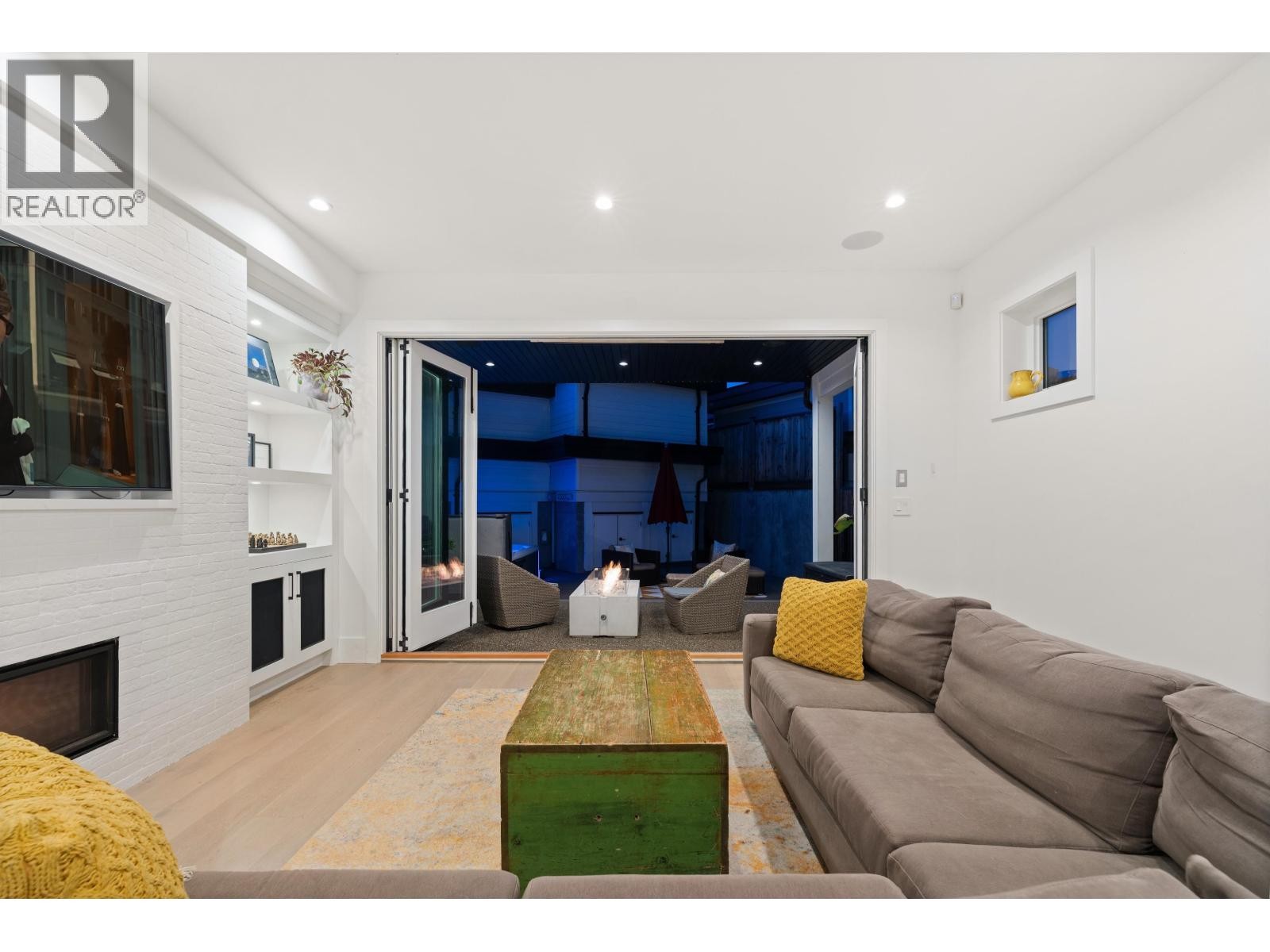 












336 E KEITH ROAD

,
North Vancouver,




British Columbia
V7L1V7

