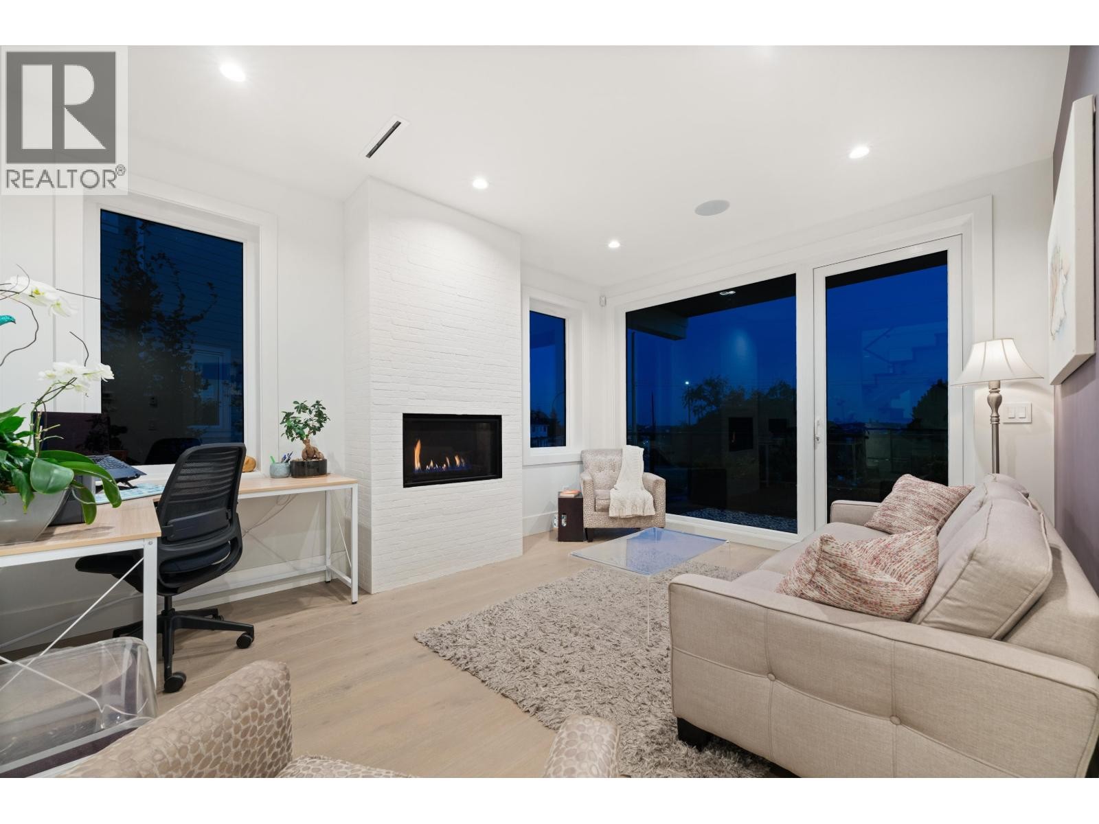 












336 E KEITH ROAD

,
North Vancouver,




British Columbia
V7L1V7

