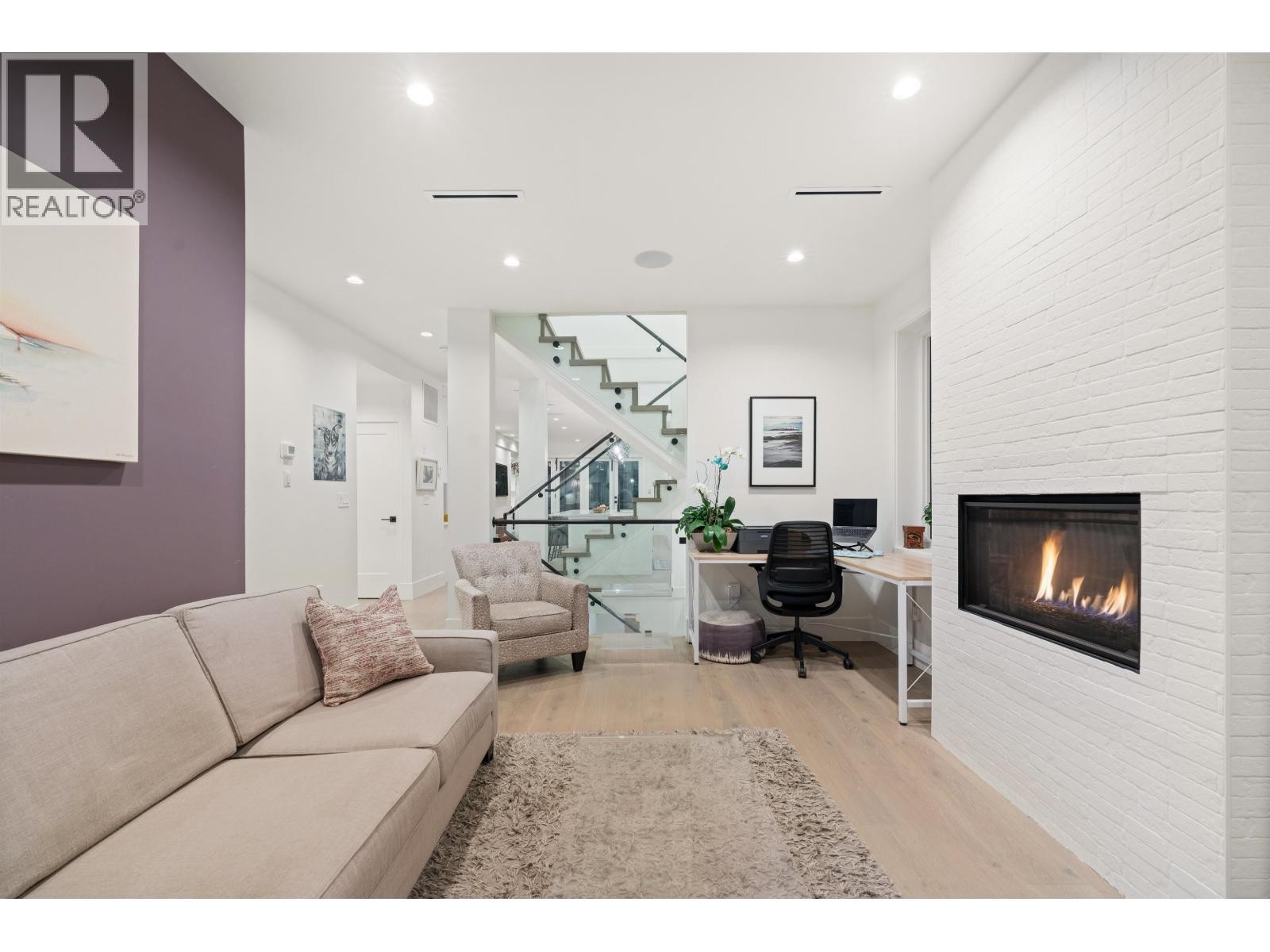












336 E KEITH ROAD

,
North Vancouver,




British Columbia
V7L1V7

