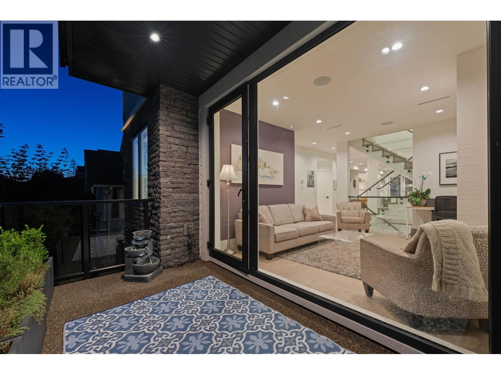 












336 E KEITH ROAD

,
North Vancouver,




British Columbia
V7L1V7

