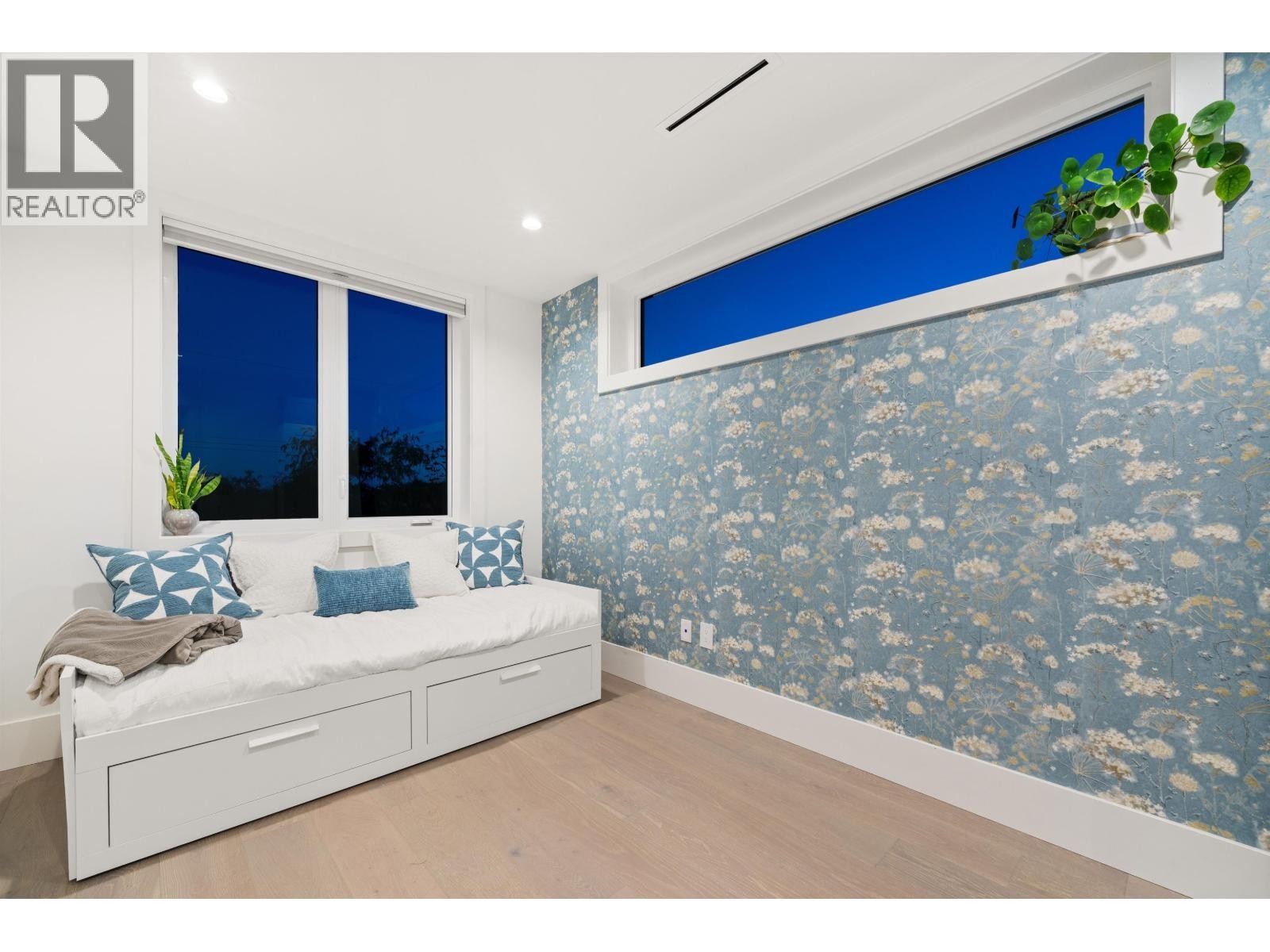 












336 E KEITH ROAD

,
North Vancouver,




British Columbia
V7L1V7

