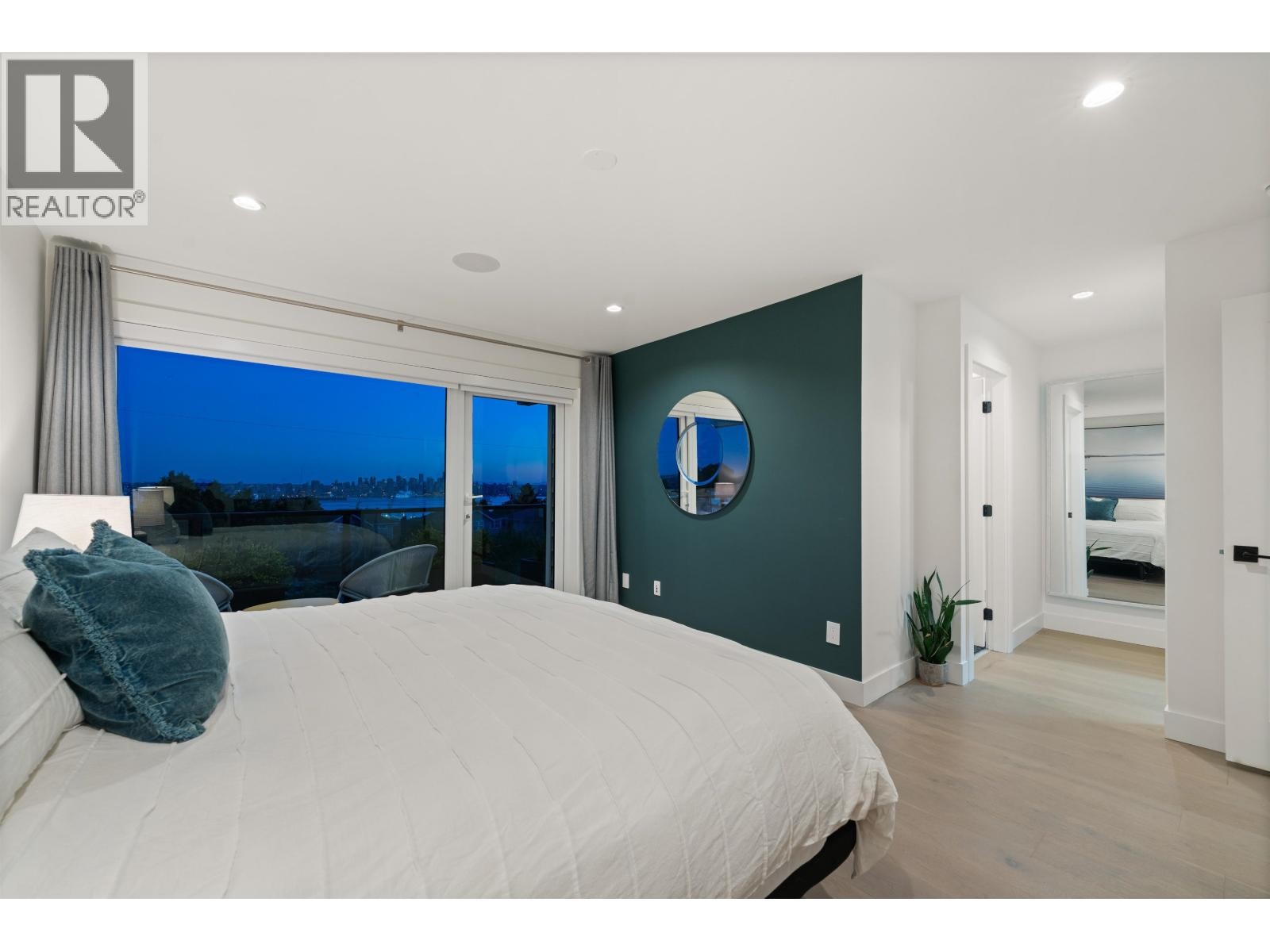 












336 E KEITH ROAD

,
North Vancouver,




British Columbia
V7L1V7

