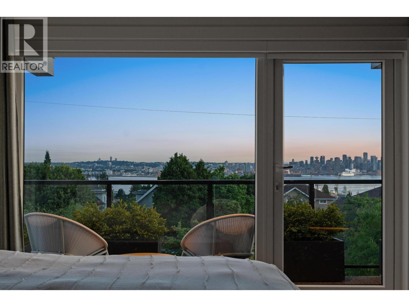 












336 E KEITH ROAD

,
North Vancouver,




British Columbia
V7L1V7

