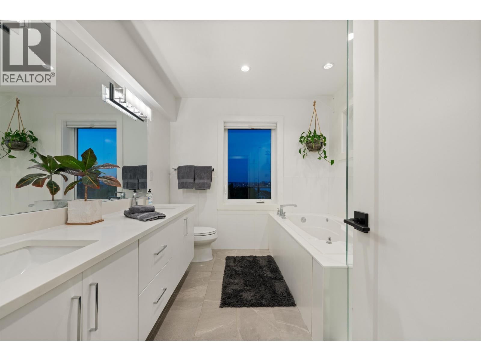 












336 E KEITH ROAD

,
North Vancouver,




British Columbia
V7L1V7

