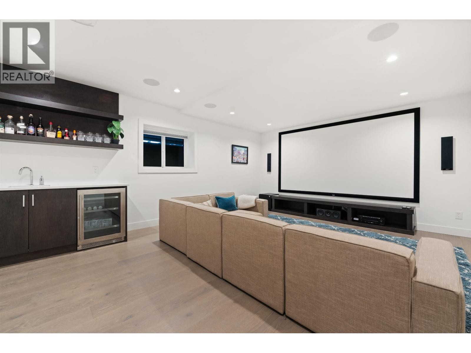 












336 E KEITH ROAD

,
North Vancouver,




British Columbia
V7L1V7

