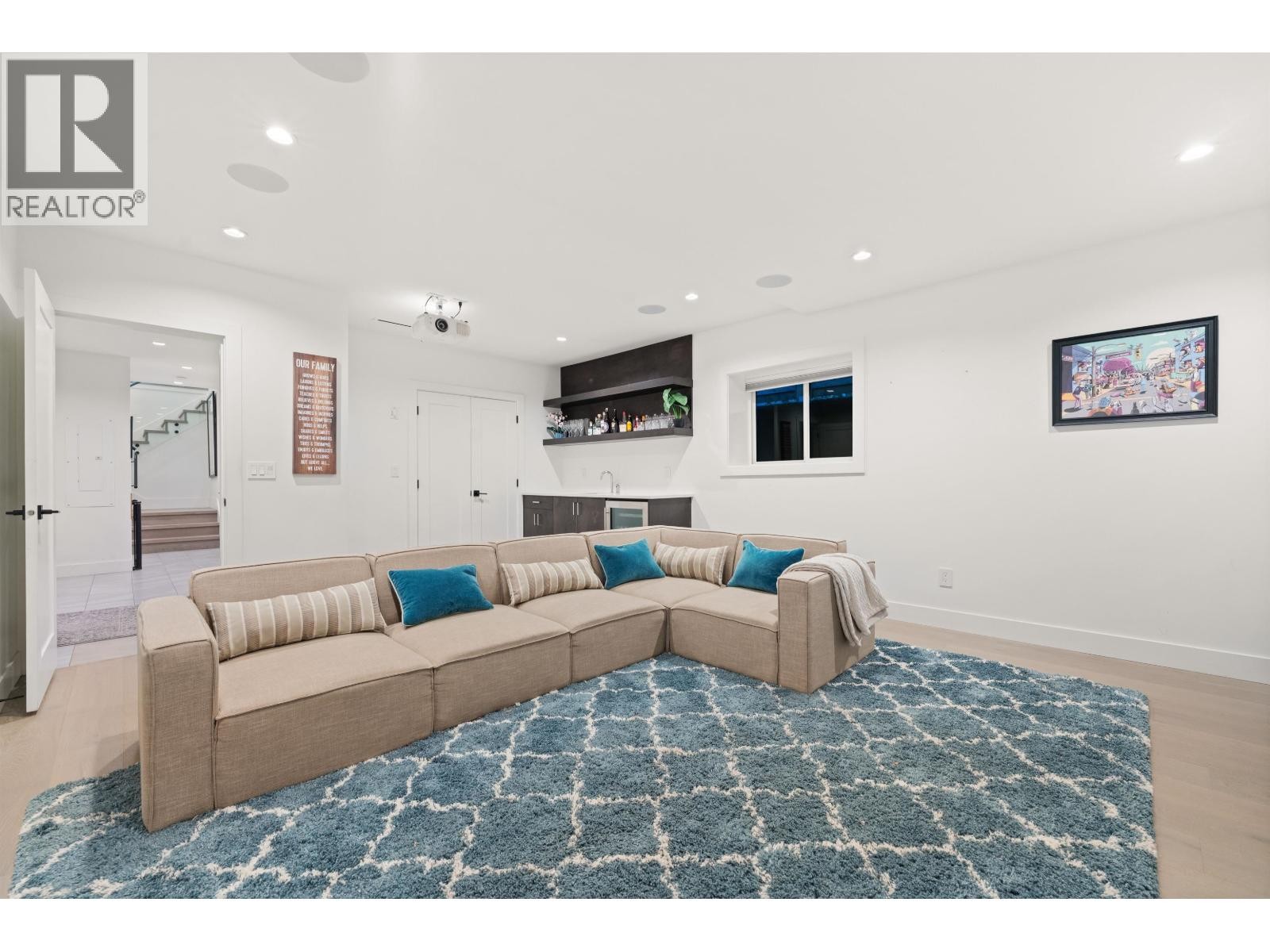












336 E KEITH ROAD

,
North Vancouver,




British Columbia
V7L1V7

