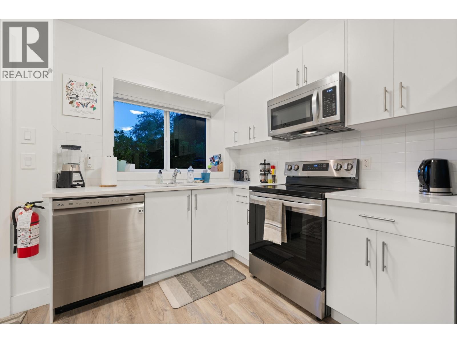 












336 E KEITH ROAD

,
North Vancouver,




British Columbia
V7L1V7

