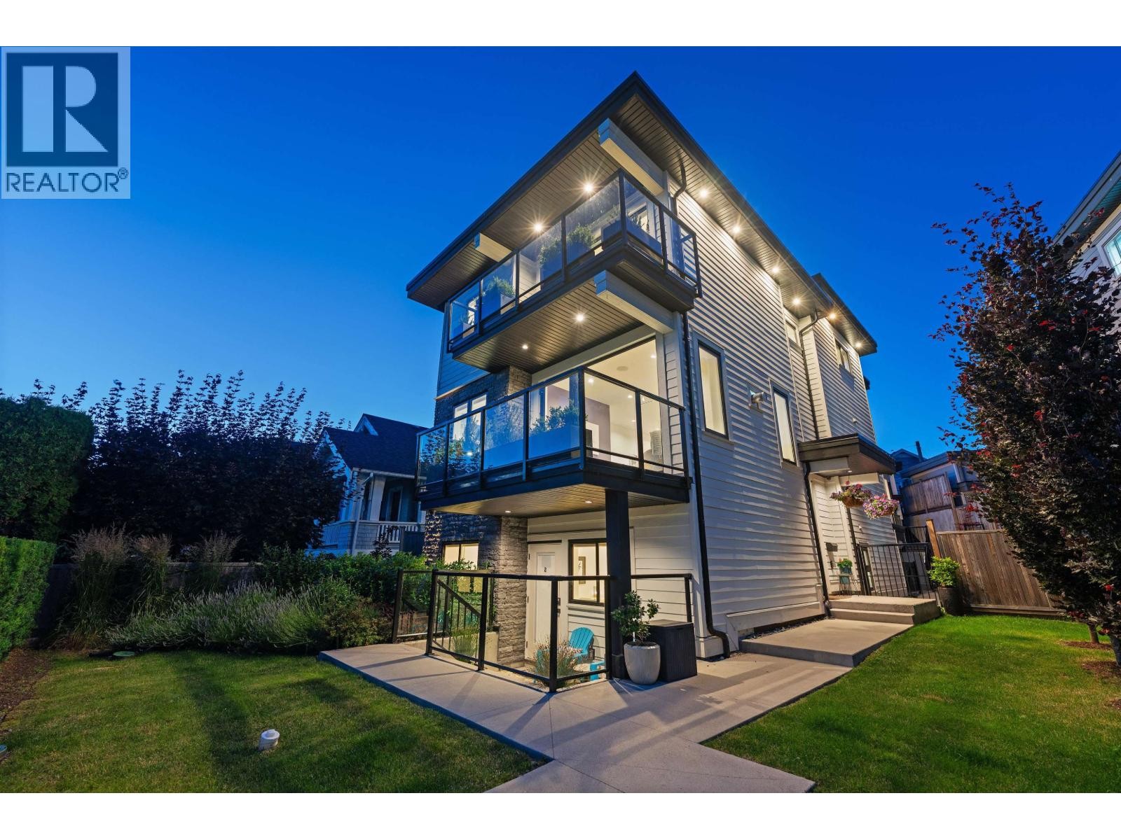 












336 E KEITH ROAD

,
North Vancouver,




British Columbia
V7L1V7

