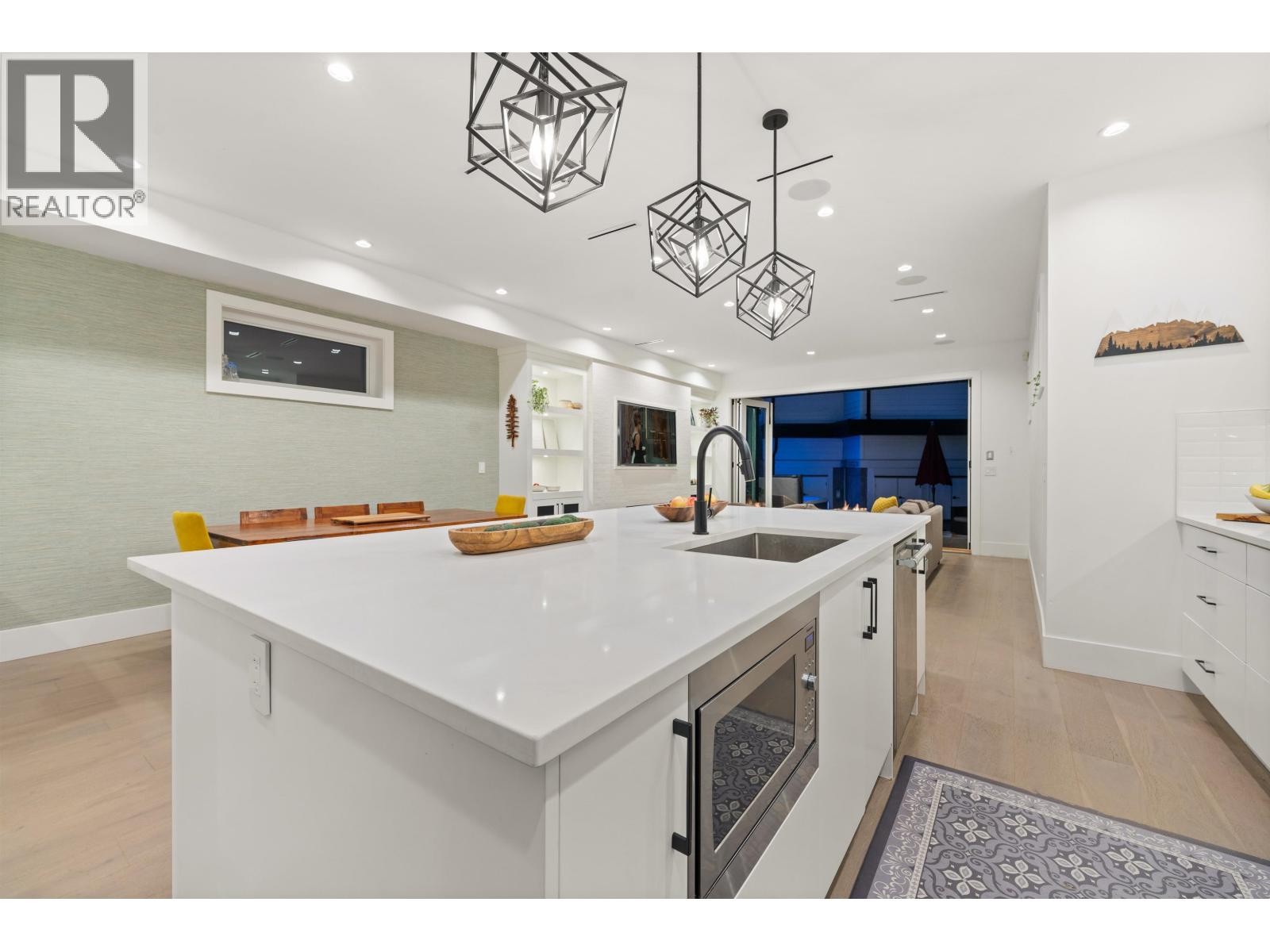 












336 E KEITH ROAD

,
North Vancouver,




British Columbia
V7L1V7

