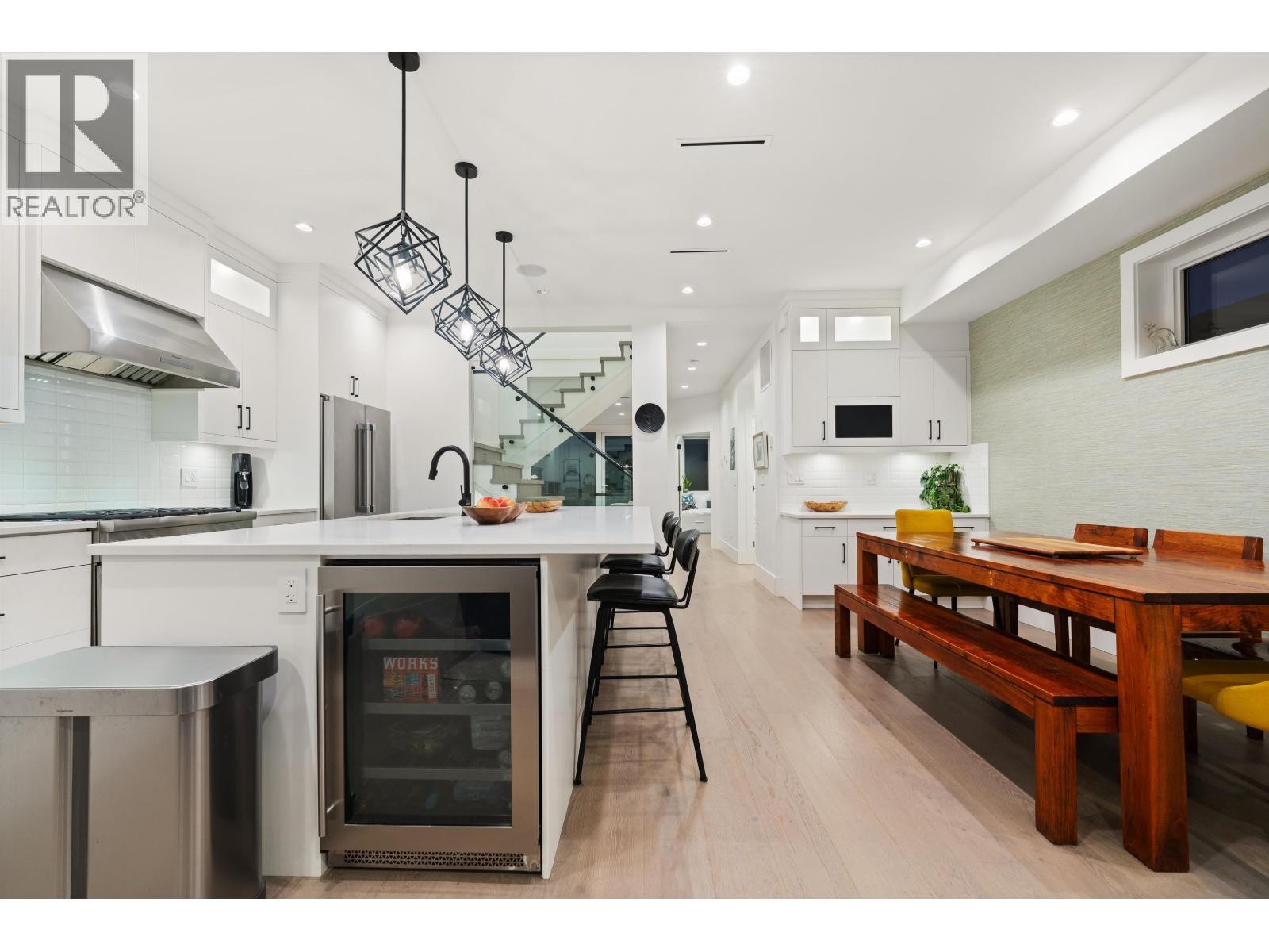 












336 E KEITH ROAD

,
North Vancouver,




British Columbia
V7L1V7

