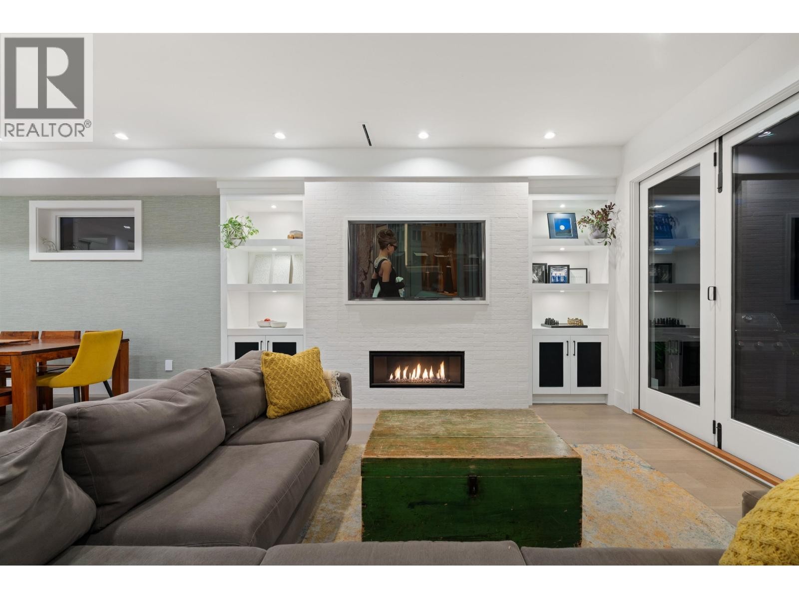 












336 E KEITH ROAD

,
North Vancouver,




British Columbia
V7L1V7

