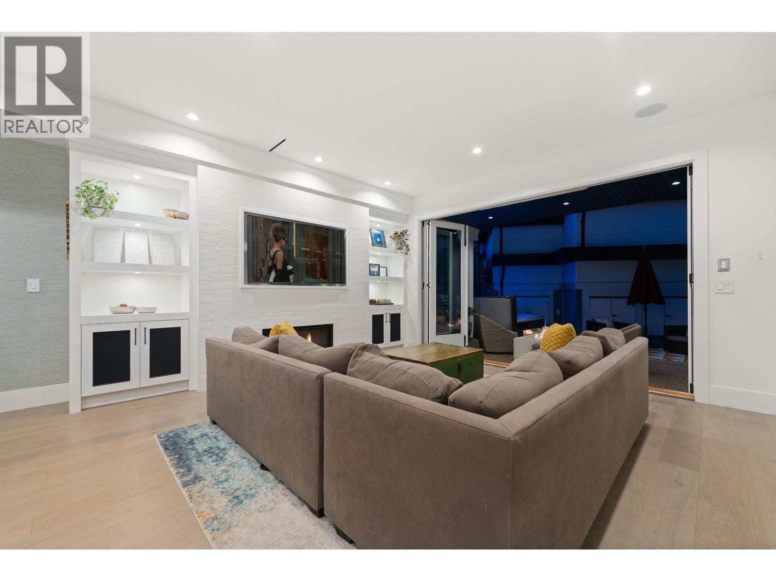 












336 E KEITH ROAD

,
North Vancouver,




British Columbia
V7L1V7

