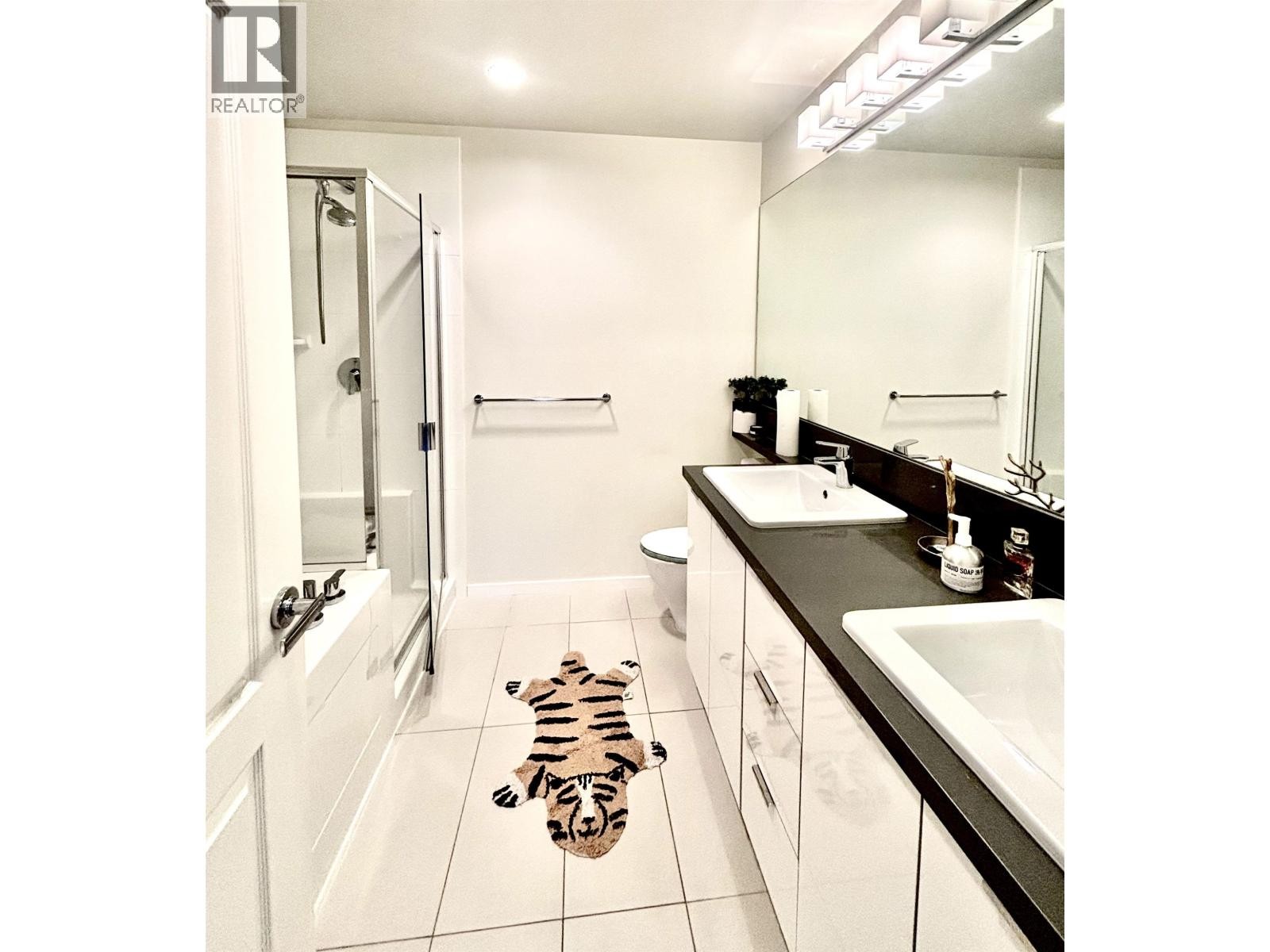 












309 3107 WINDSOR GATE

,
Coquitlam,




British Columbia
V3B0L1

