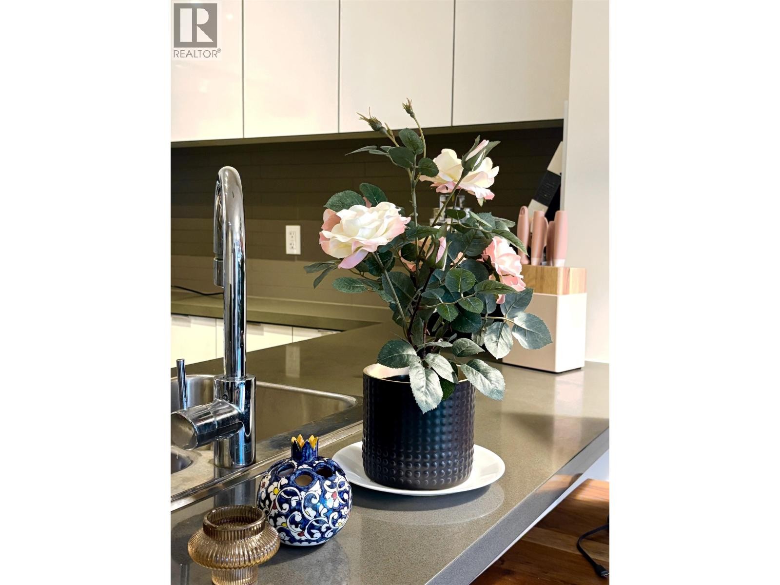 












309 3107 WINDSOR GATE

,
Coquitlam,




British Columbia
V3B0L1

