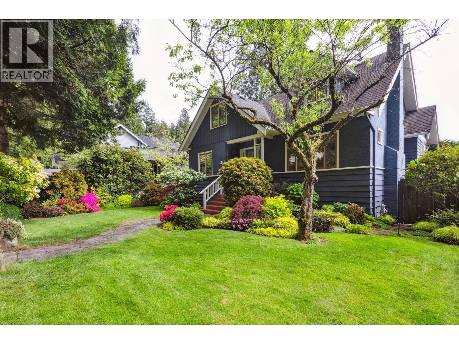 












349 E 24TH STREET

,
North Vancouver,




British Columbia
V7L3E9

