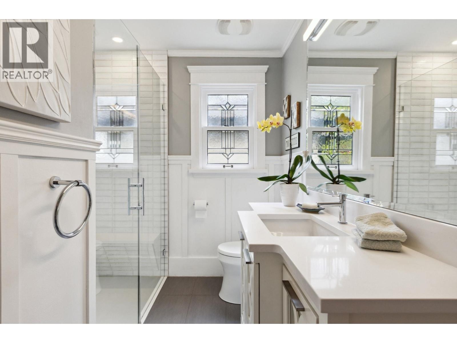 












349 E 24TH STREET

,
North Vancouver,




British Columbia
V7L3E9

