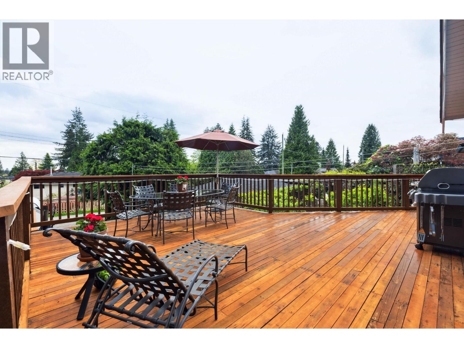 












349 E 24TH STREET

,
North Vancouver,




British Columbia
V7L3E9

