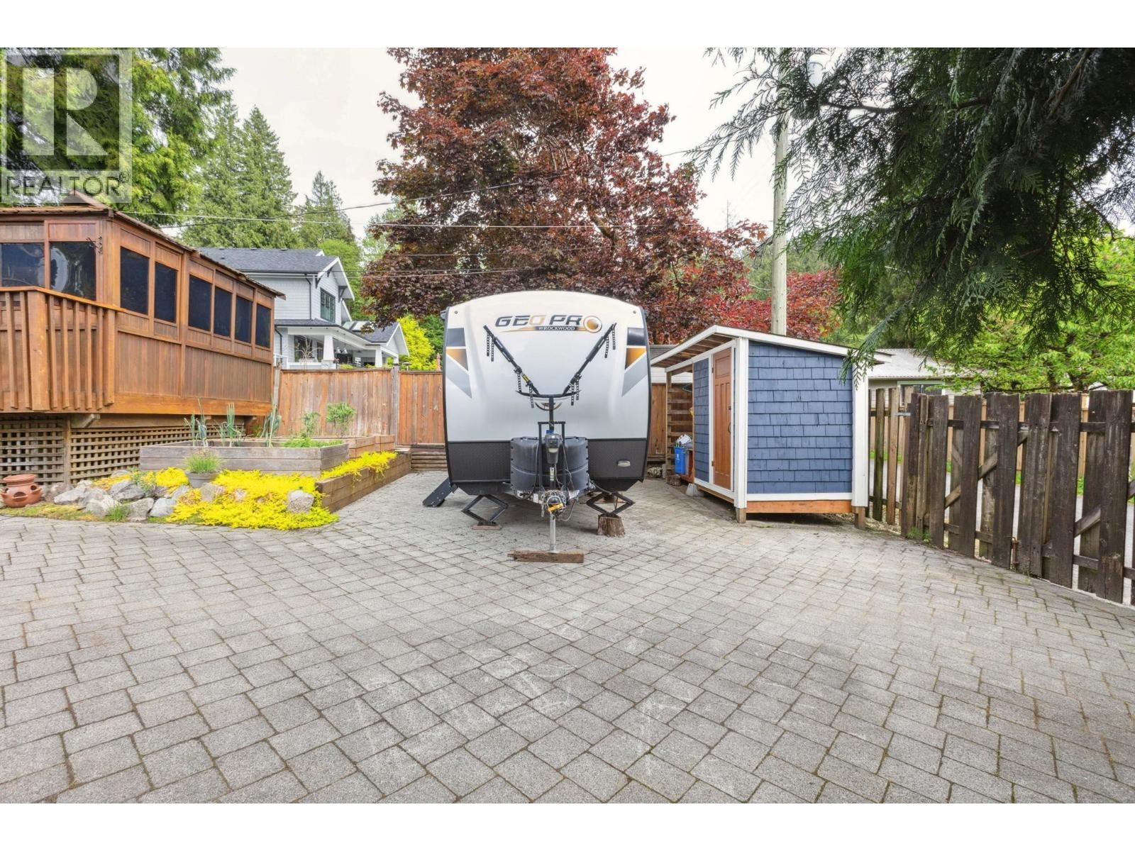 












349 E 24TH STREET

,
North Vancouver,




British Columbia
V7L3E9

