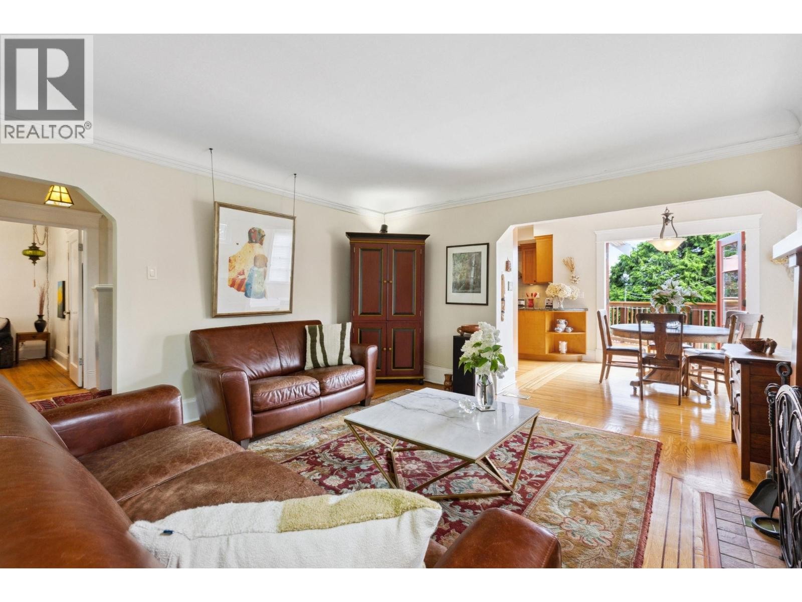 












349 E 24TH STREET

,
North Vancouver,




British Columbia
V7L3E9

