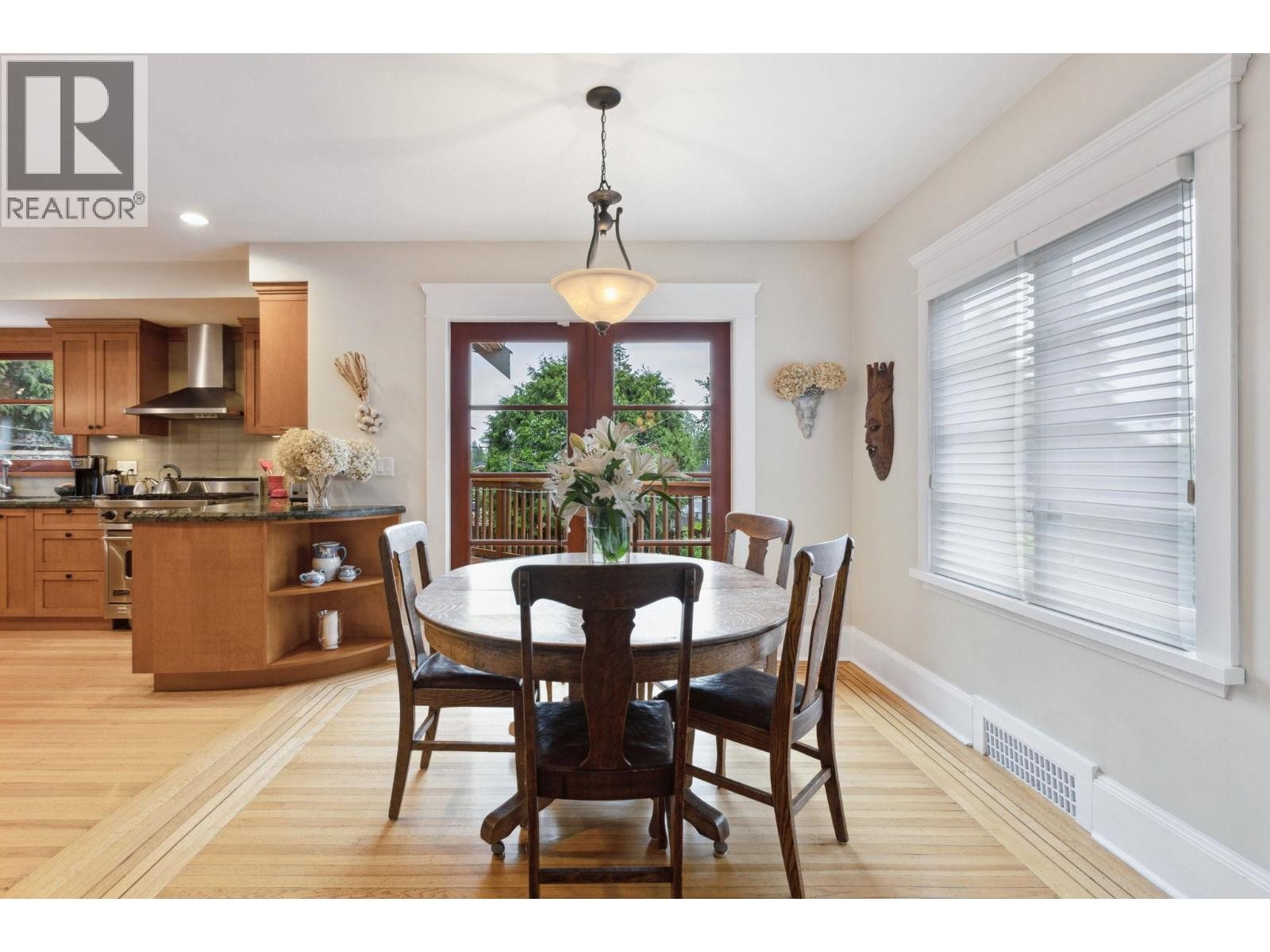 












349 E 24TH STREET

,
North Vancouver,




British Columbia
V7L3E9

