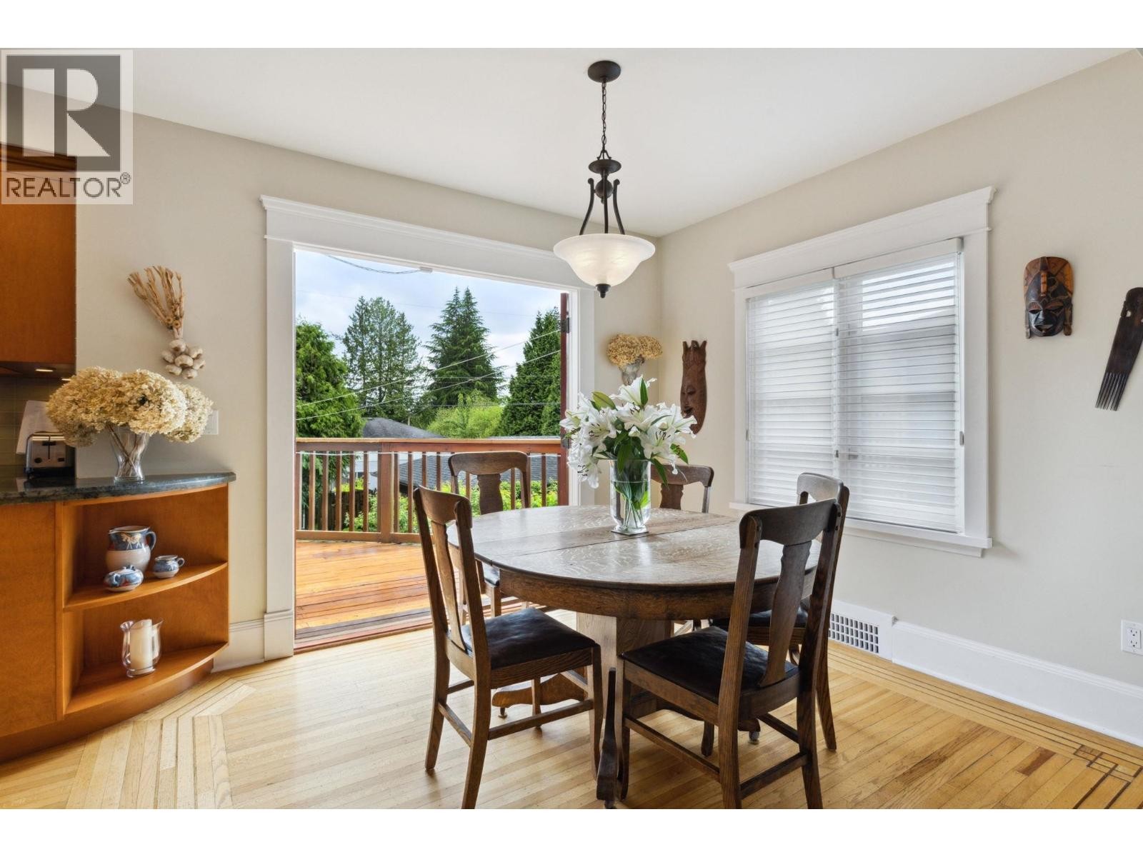 












349 E 24TH STREET

,
North Vancouver,




British Columbia
V7L3E9

