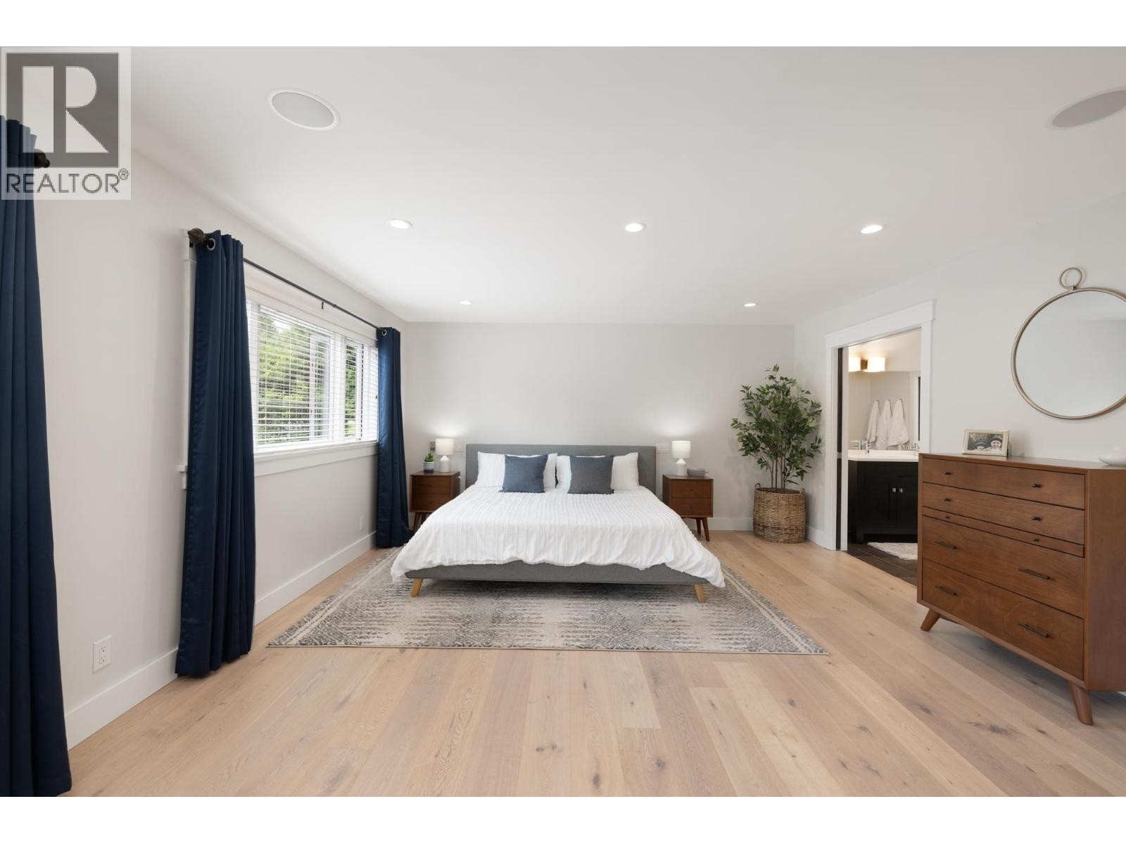 












2678 AILSA CRESCENT

,
North Vancouver,




British Columbia
V7K2B2

