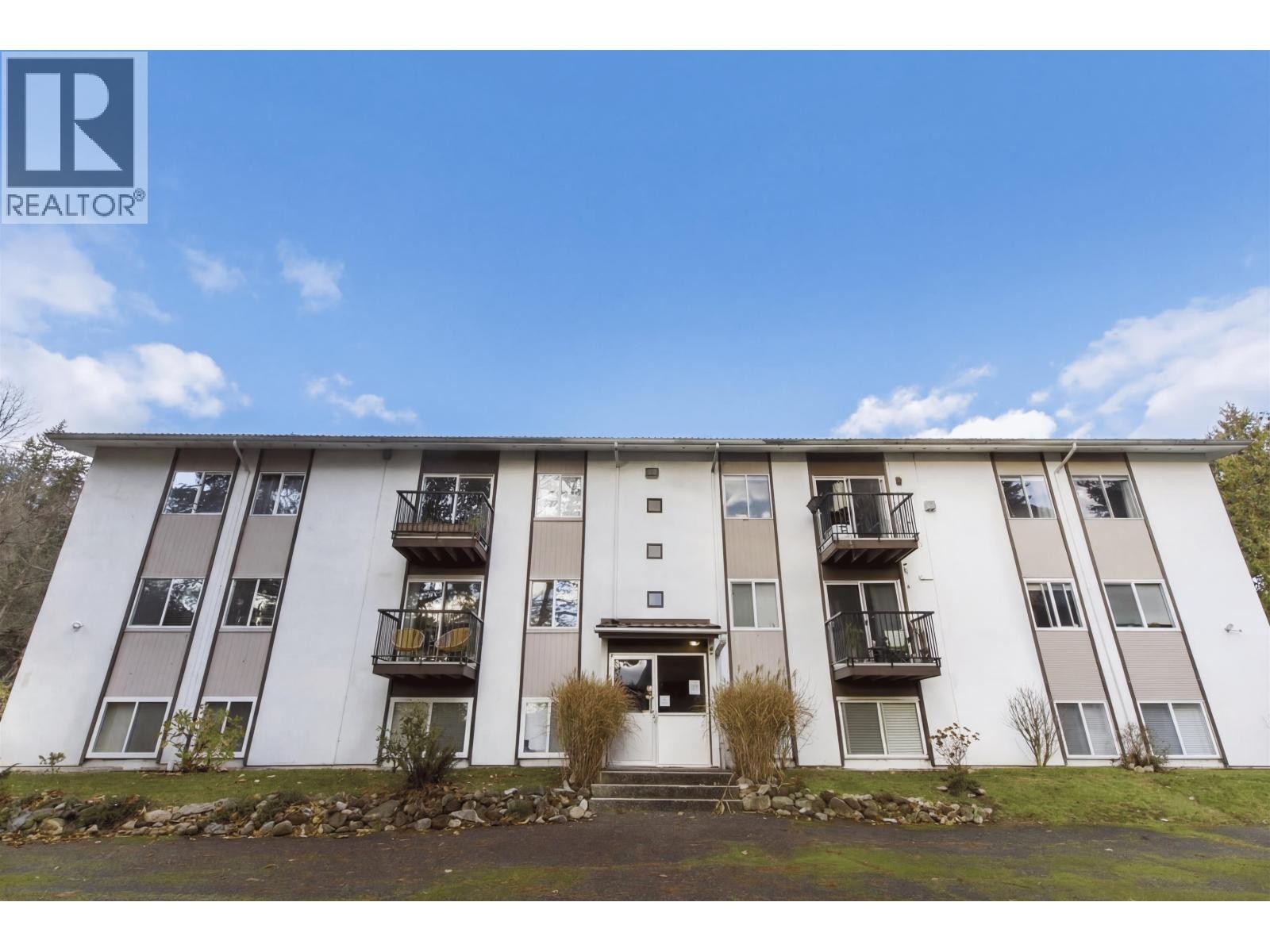 












54 38185 WESTWAY AVENUE

,
Squamish,




British Columbia
V8B0Y4

