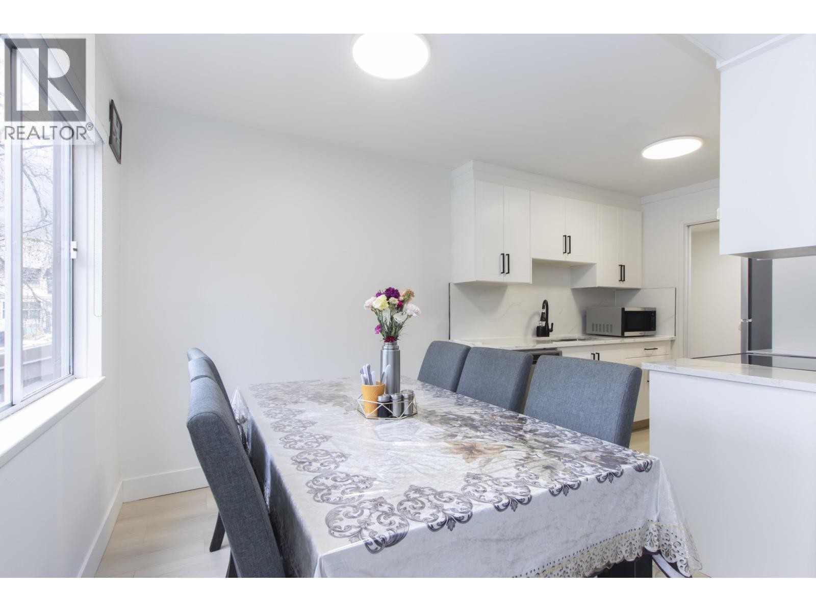 












54 38185 WESTWAY AVENUE

,
Squamish,




British Columbia
V8B0Y4

