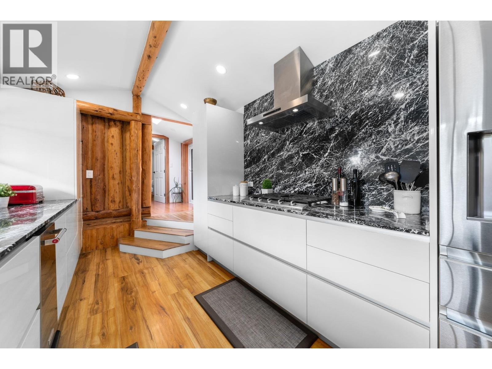 












2540 BOSWELL AVENUE

,
North Vancouver,




British Columbia
V7H1L7

