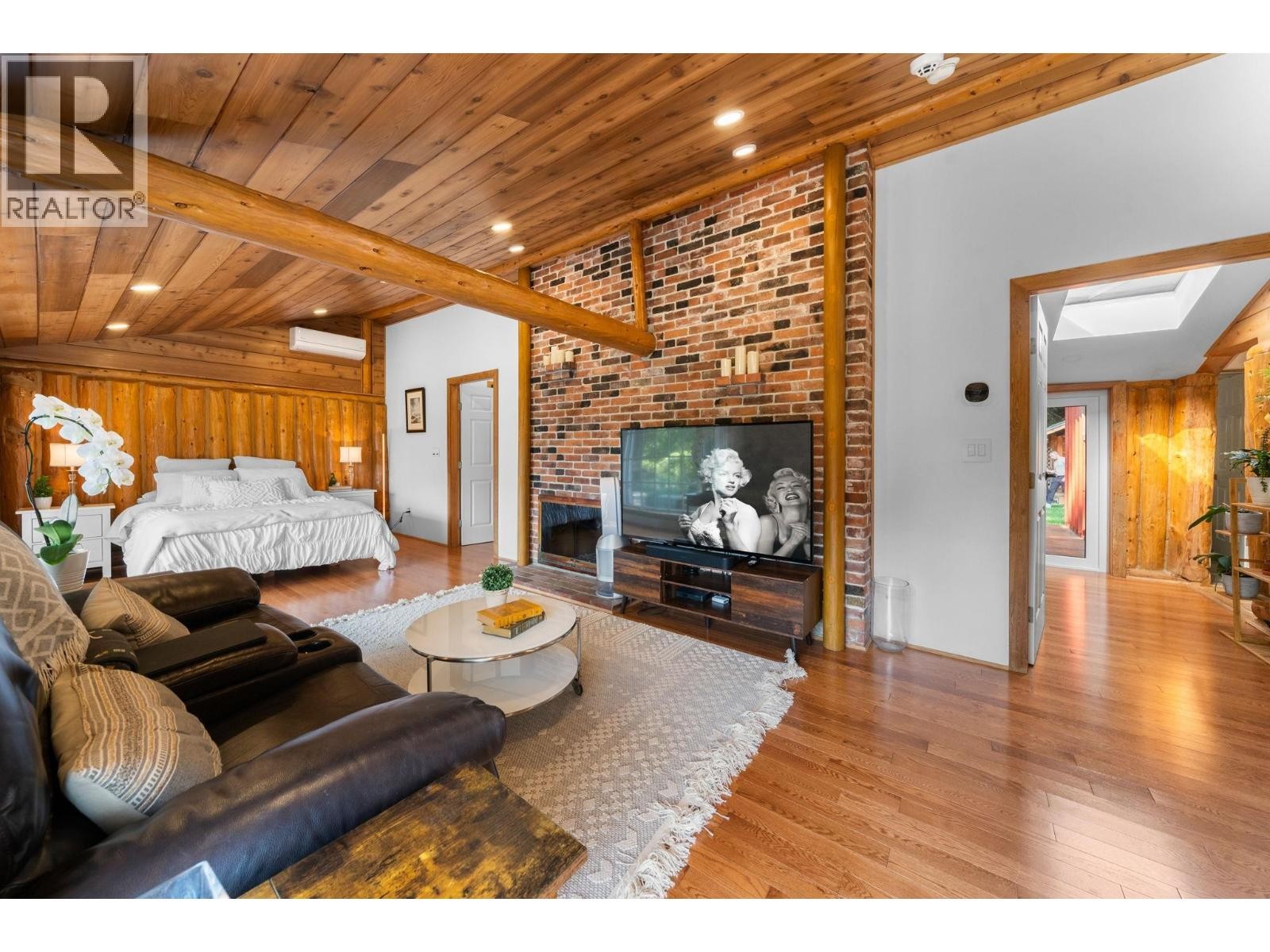 












2540 BOSWELL AVENUE

,
North Vancouver,




British Columbia
V7H1L7

