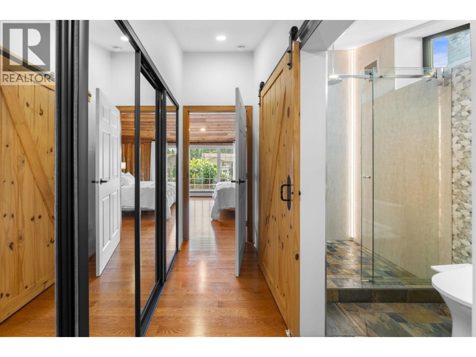 












2540 BOSWELL AVENUE

,
North Vancouver,




British Columbia
V7H1L7

