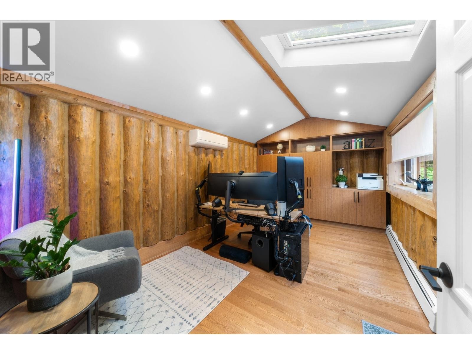 












2540 BOSWELL AVENUE

,
North Vancouver,




British Columbia
V7H1L7

