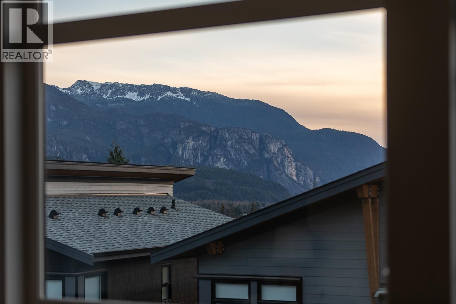












41224 HIGHLINE PLACE

,
Squamish,




British Columbia
V8B1C2

