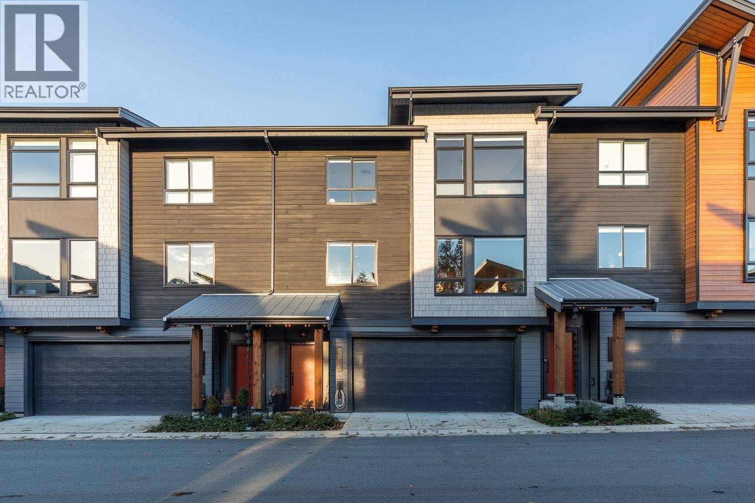 












41224 HIGHLINE PLACE

,
Squamish,




British Columbia
V8B1C2

