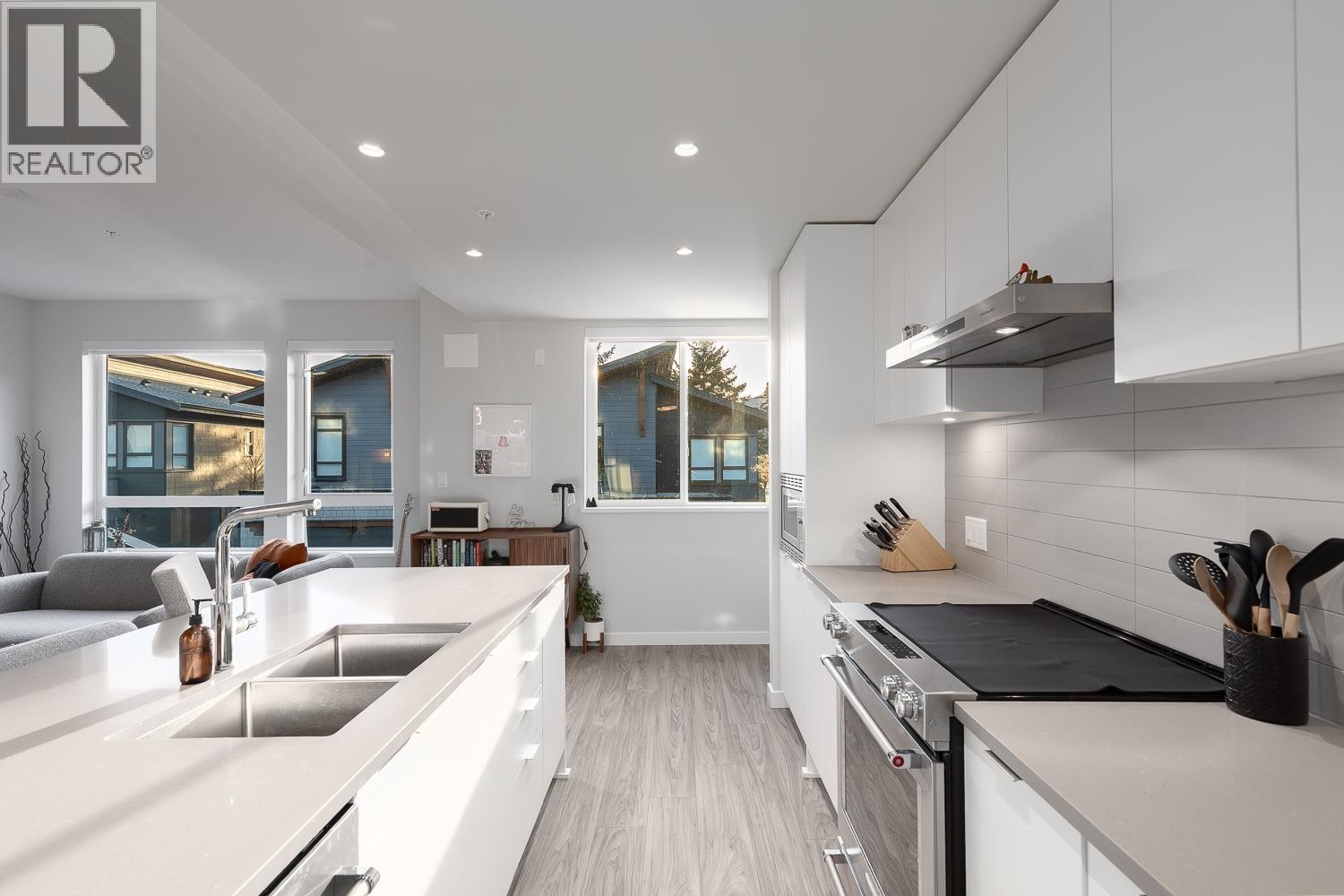 












41224 HIGHLINE PLACE

,
Squamish,




British Columbia
V8B1C2

