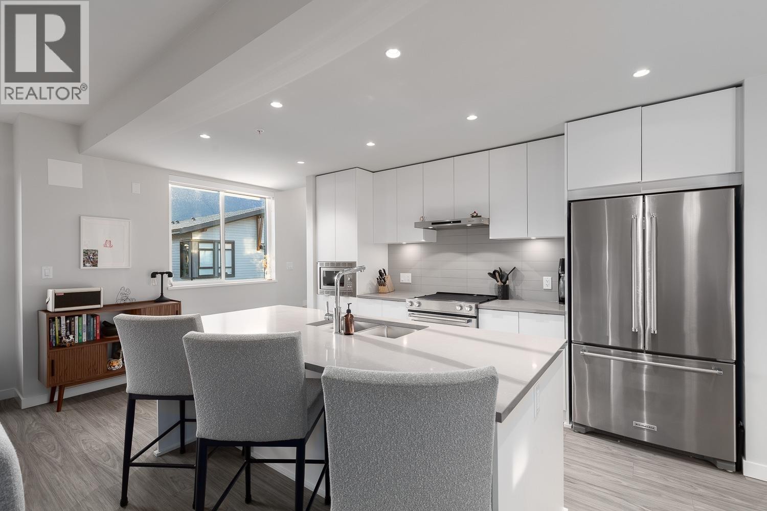 












41224 HIGHLINE PLACE

,
Squamish,




British Columbia
V8B1C2

