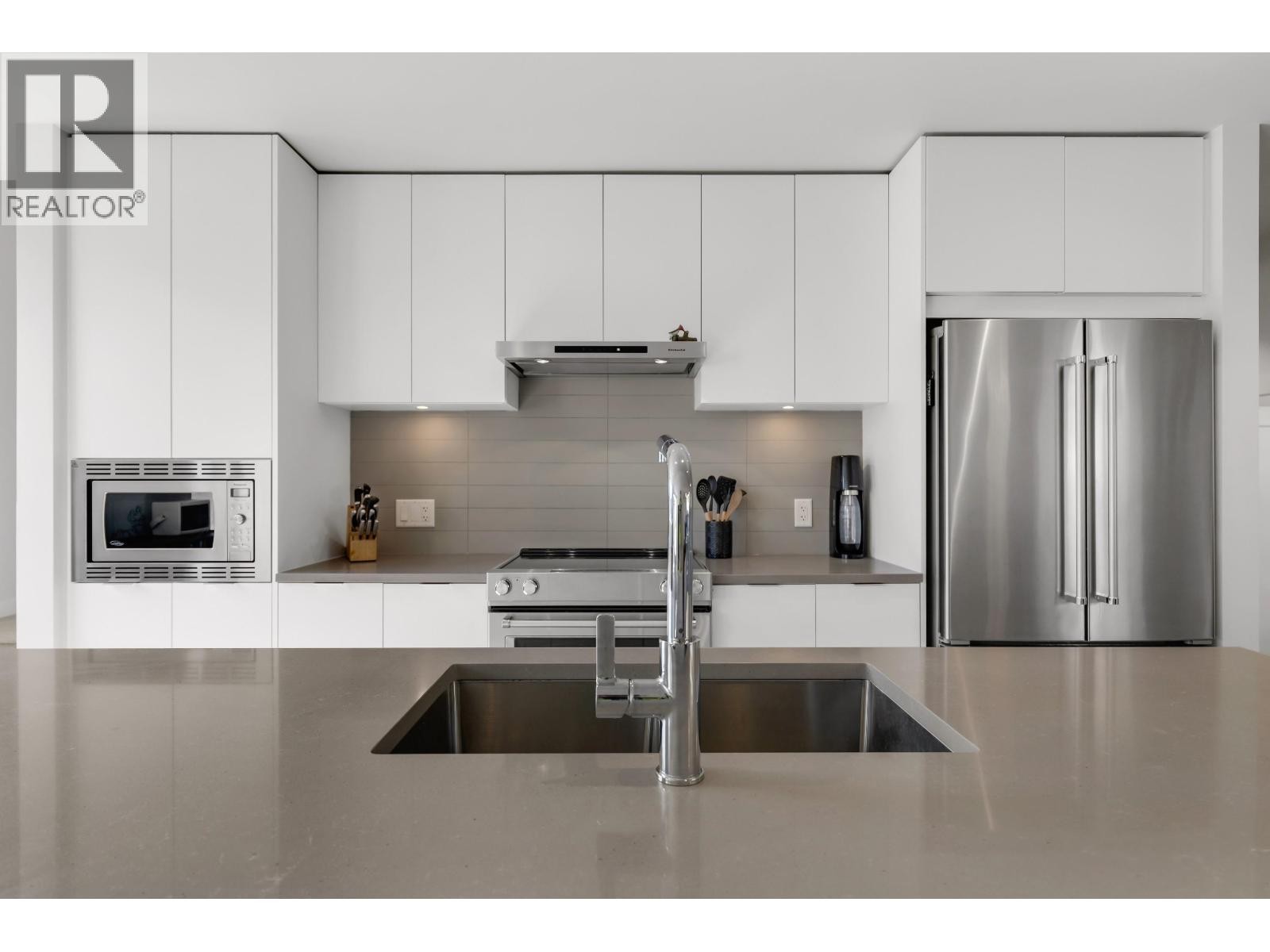 












41224 HIGHLINE PLACE

,
Squamish,




British Columbia
V8B1C2

