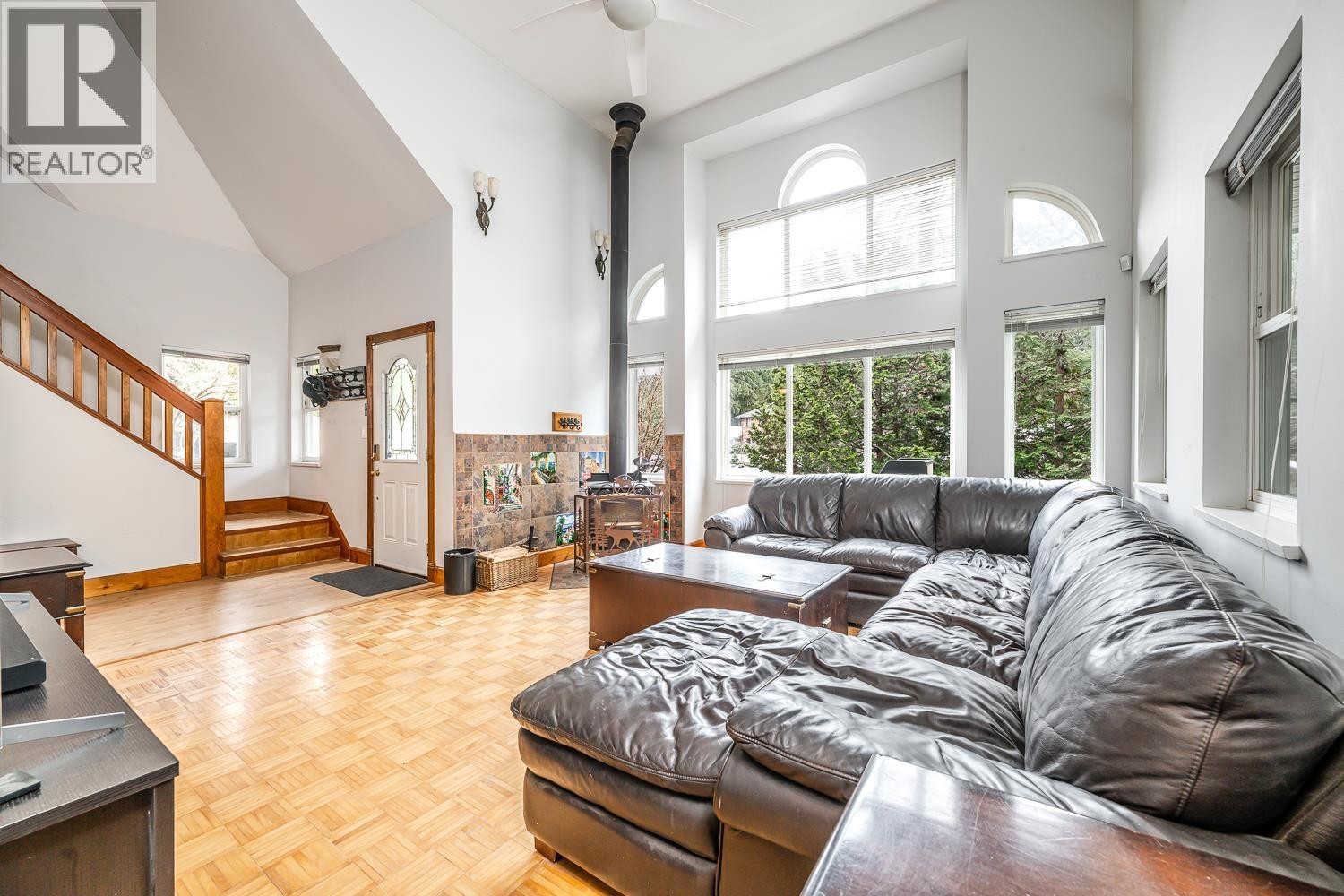 












40449 THUNDERBIRD RIDGE

,
Squamish,




British Columbia
V0N1T0

