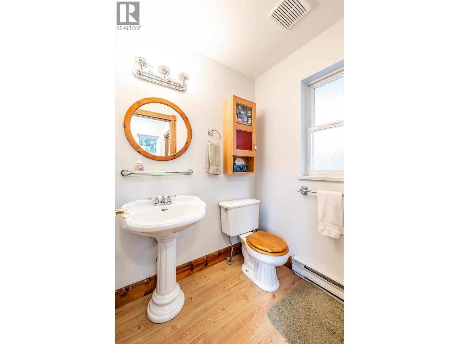 












40449 THUNDERBIRD RIDGE

,
Squamish,




British Columbia
V0N1T0

