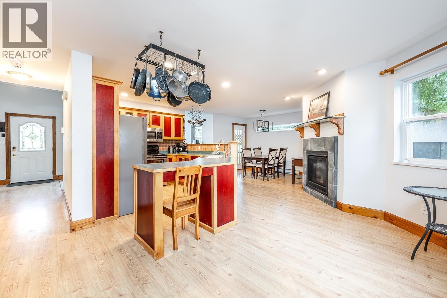 












40449 THUNDERBIRD RIDGE

,
Squamish,




British Columbia
V0N1T0

