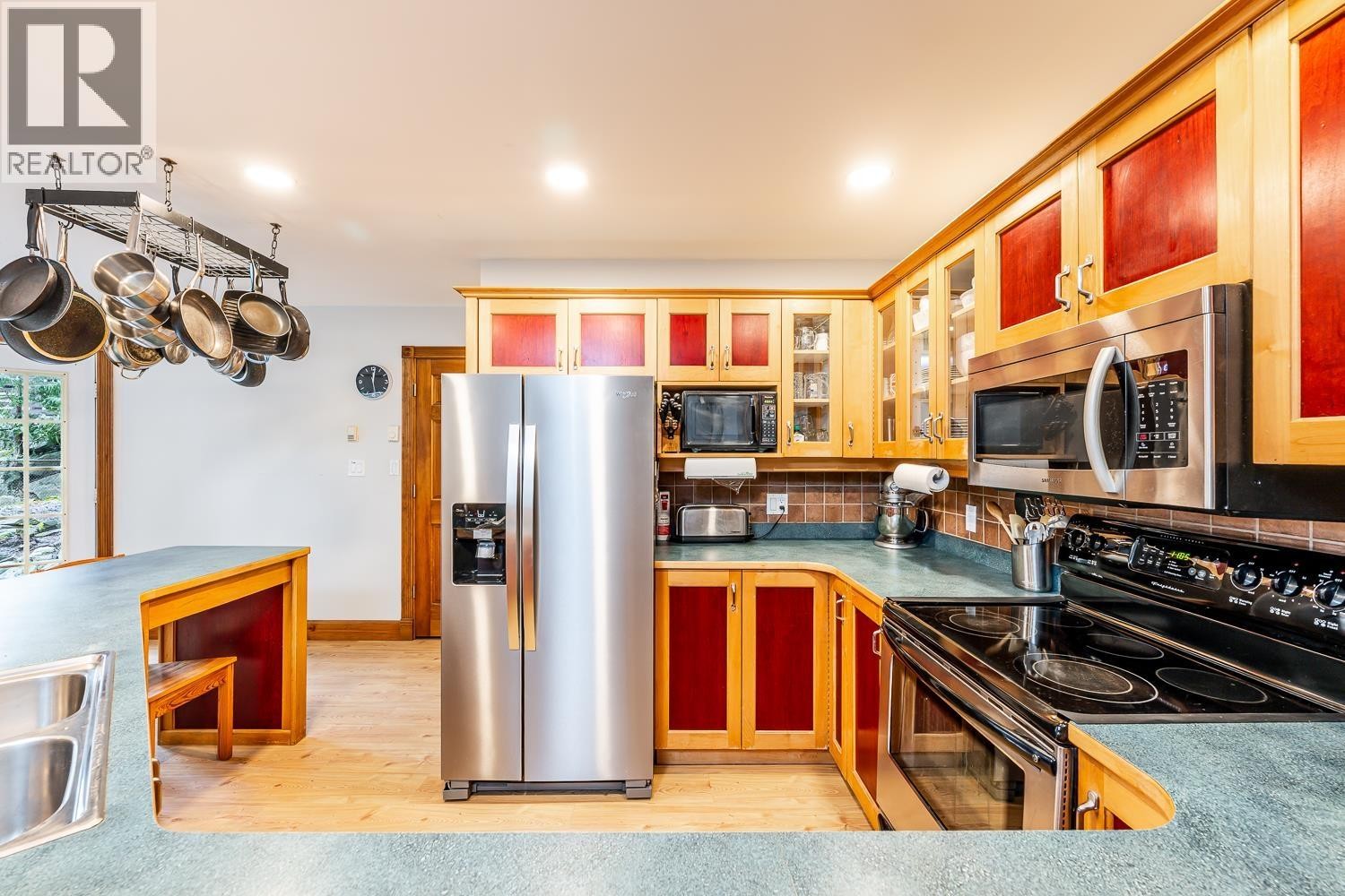 












40449 THUNDERBIRD RIDGE

,
Squamish,




British Columbia
V0N1T0

