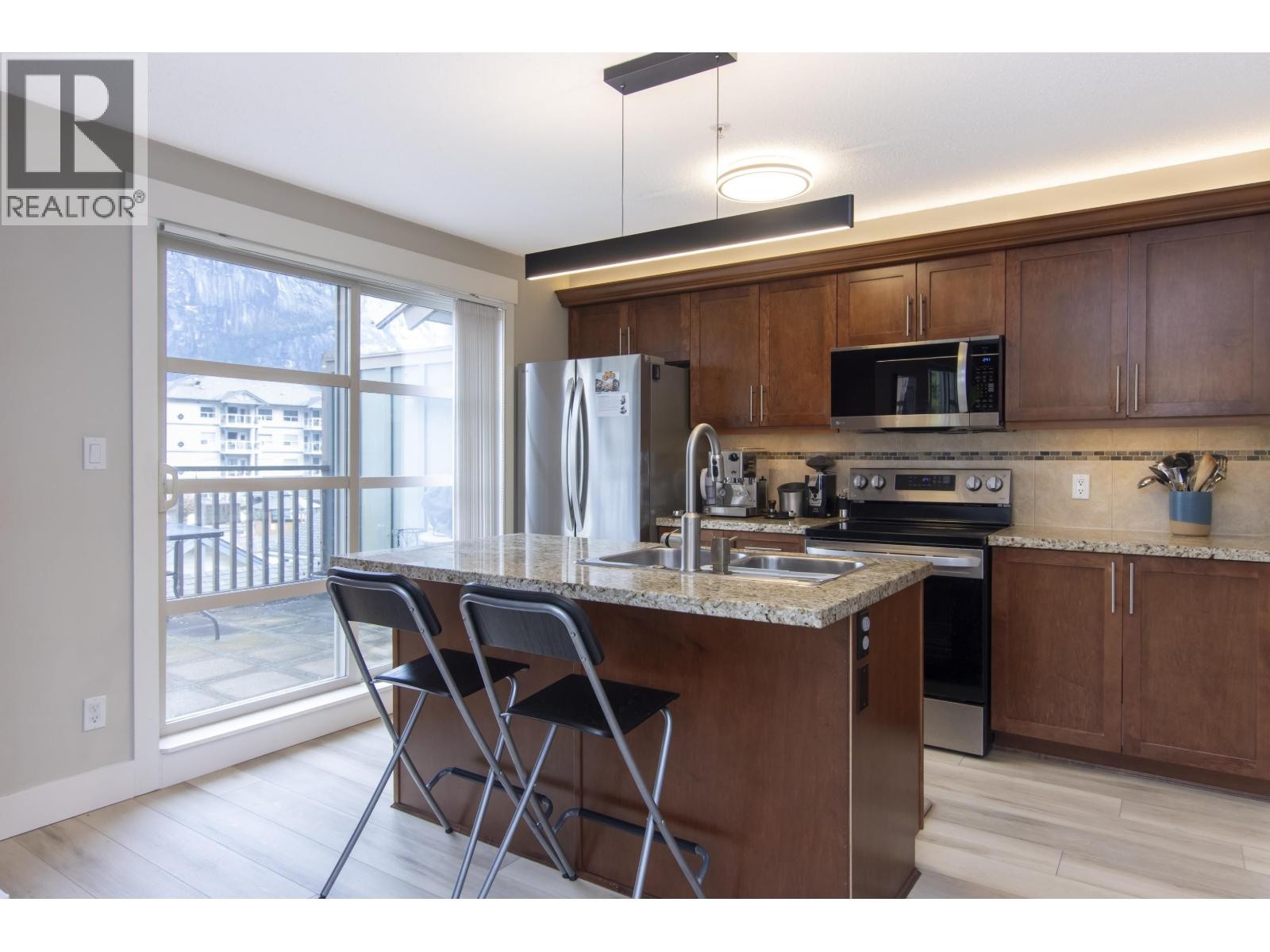 












201 1174 WINGTIP PLACE

,
Squamish,




British Columbia
V8B0N4

