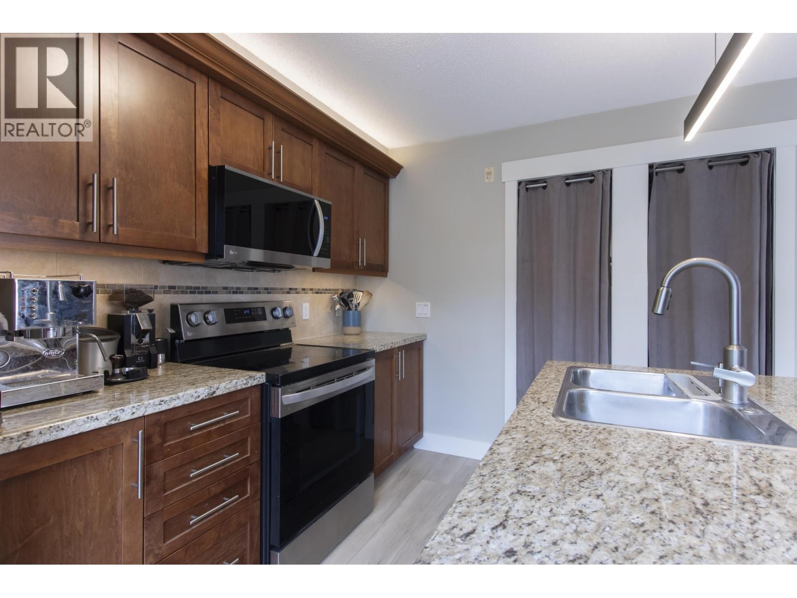 












201 1174 WINGTIP PLACE

,
Squamish,




British Columbia
V8B0N4

