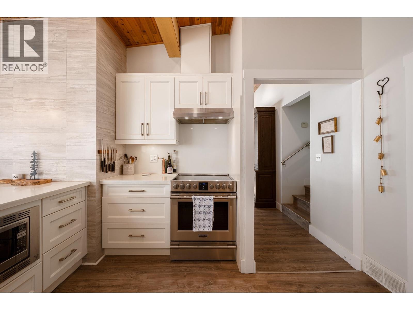 












3642 SYKES ROAD

,
North Vancouver,




British Columbia
V7K2A7

