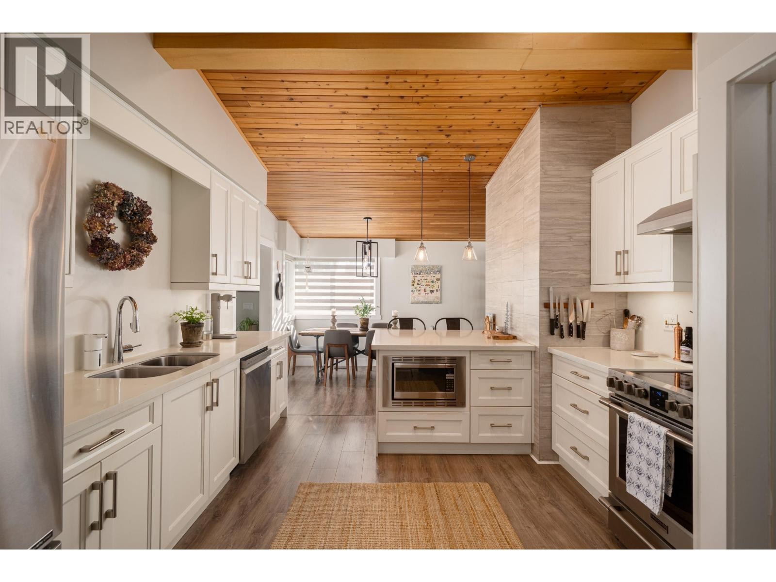 












3642 SYKES ROAD

,
North Vancouver,




British Columbia
V7K2A7

