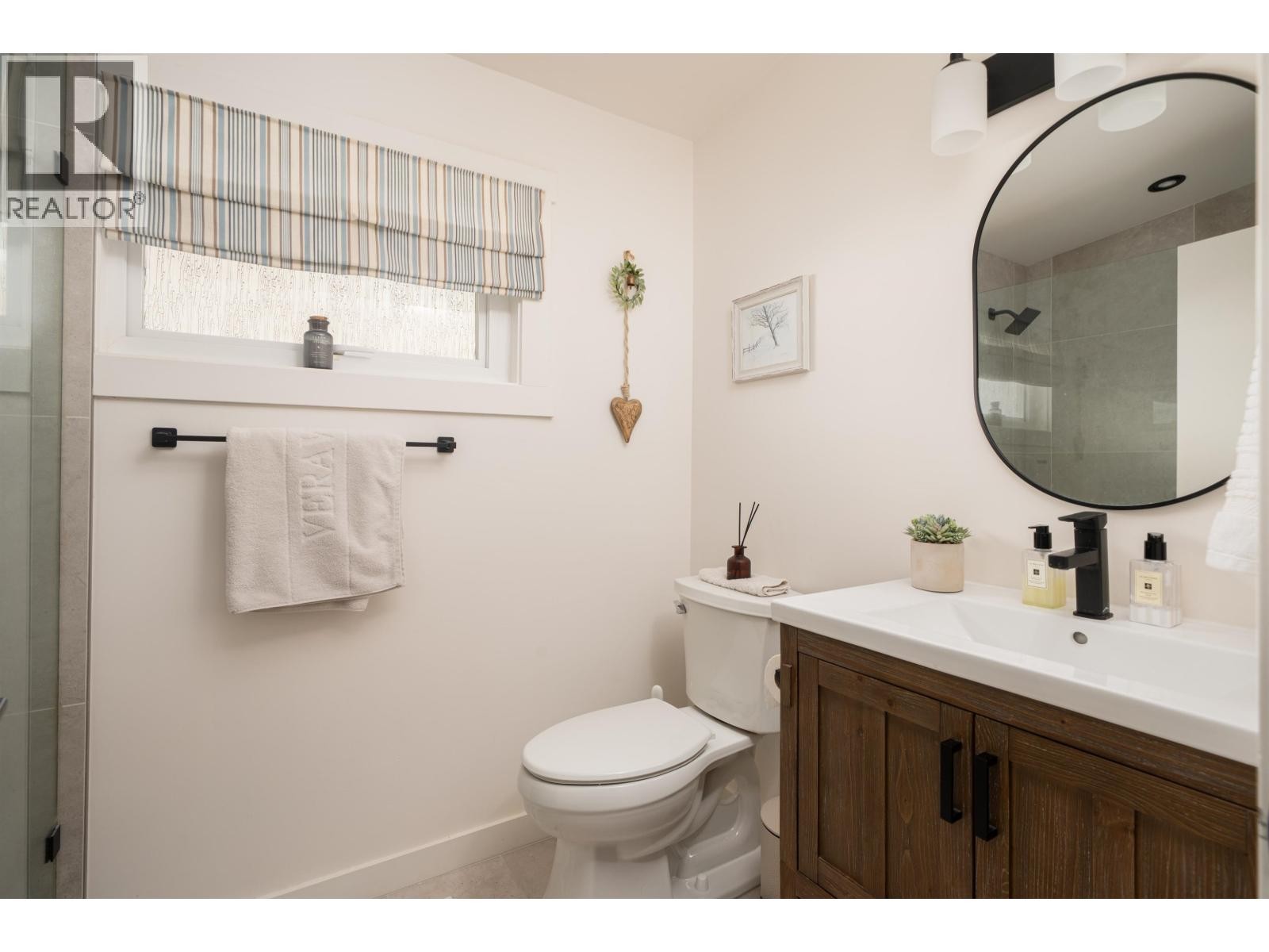 












3642 SYKES ROAD

,
North Vancouver,




British Columbia
V7K2A7

