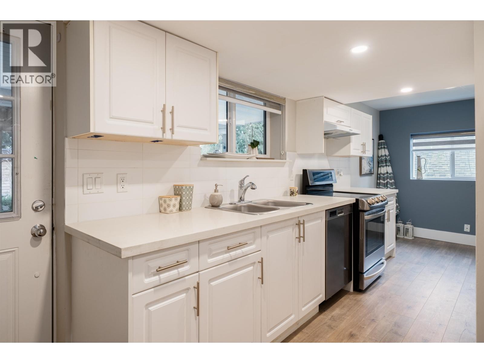 












3642 SYKES ROAD

,
North Vancouver,




British Columbia
V7K2A7

