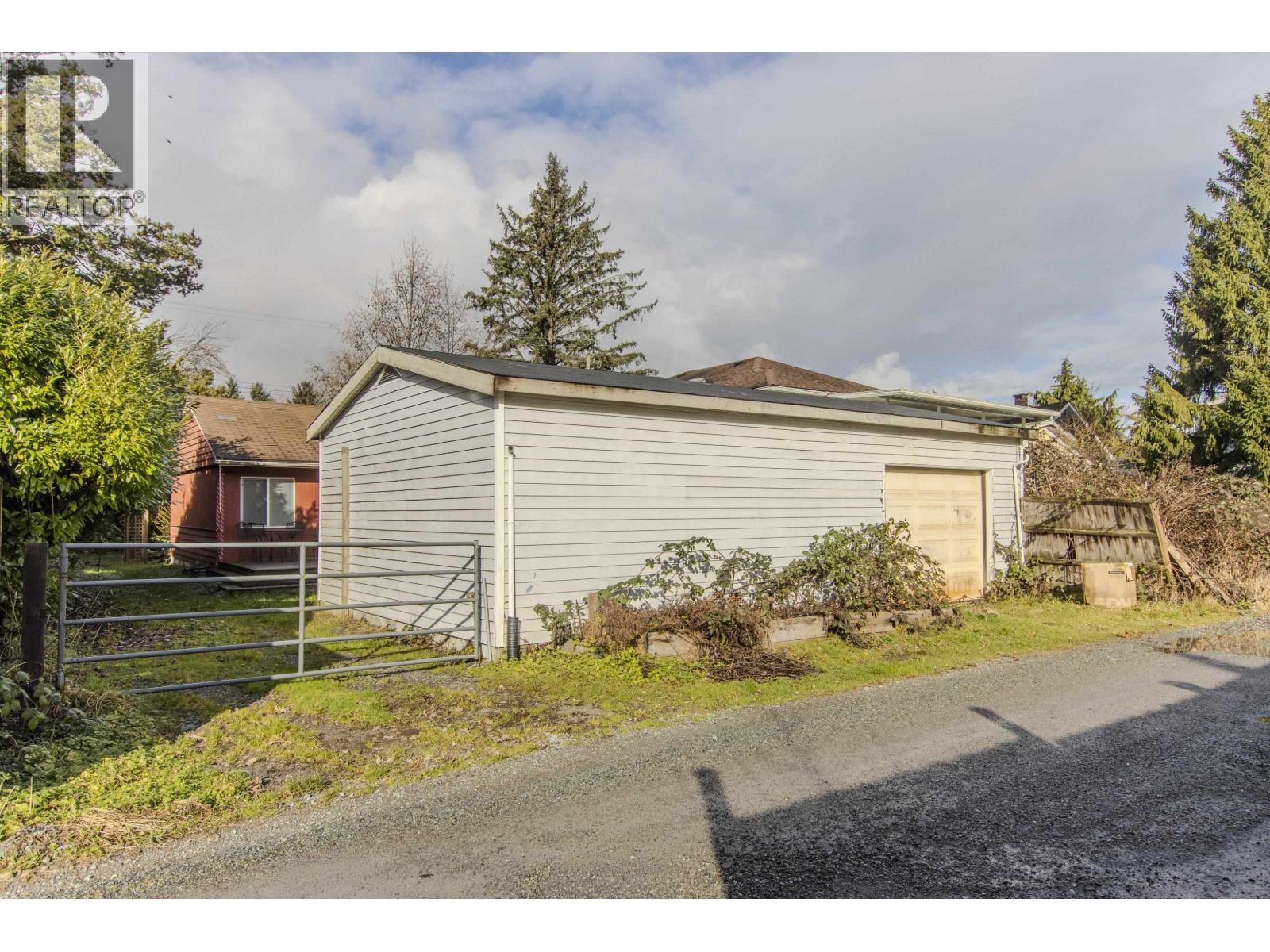 












37970 FIFTH AVENUE

,
Squamish,




British Columbia
V8P0P7

